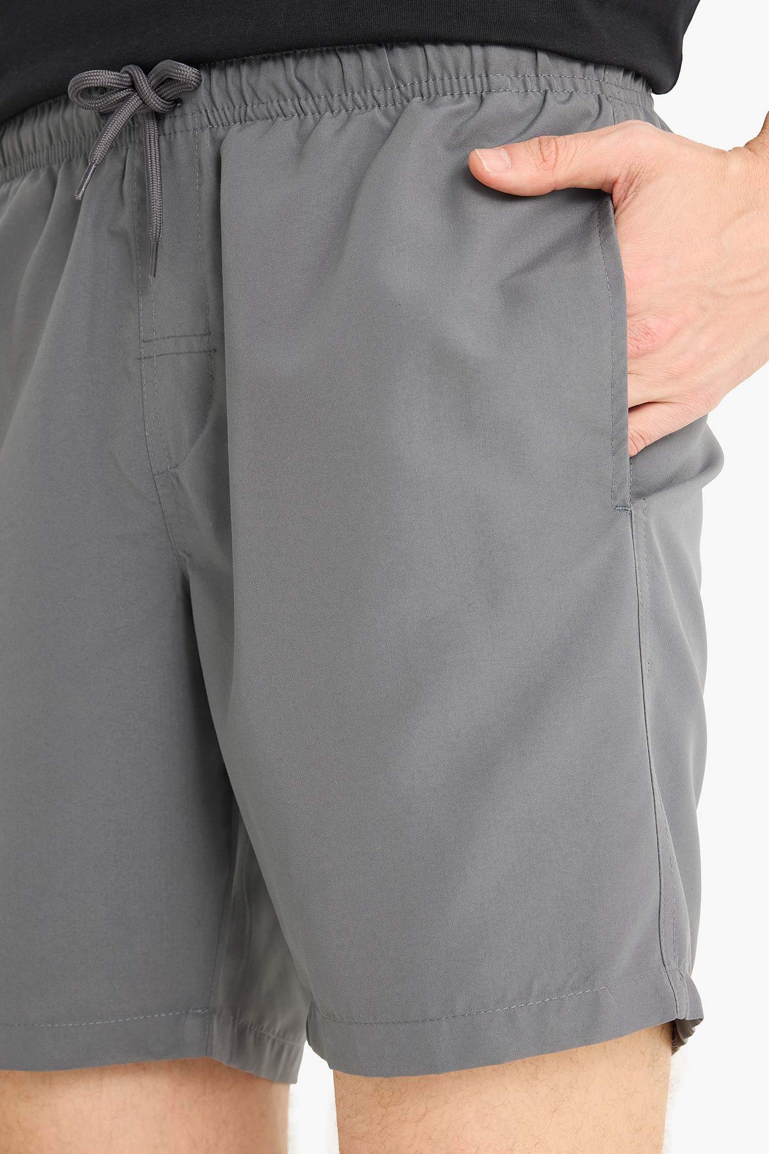 Regular Fit Kısa Boy Cepli File Astarlı Beli Bağcıklı Düz Hafif Kumaş Deniz Şortu