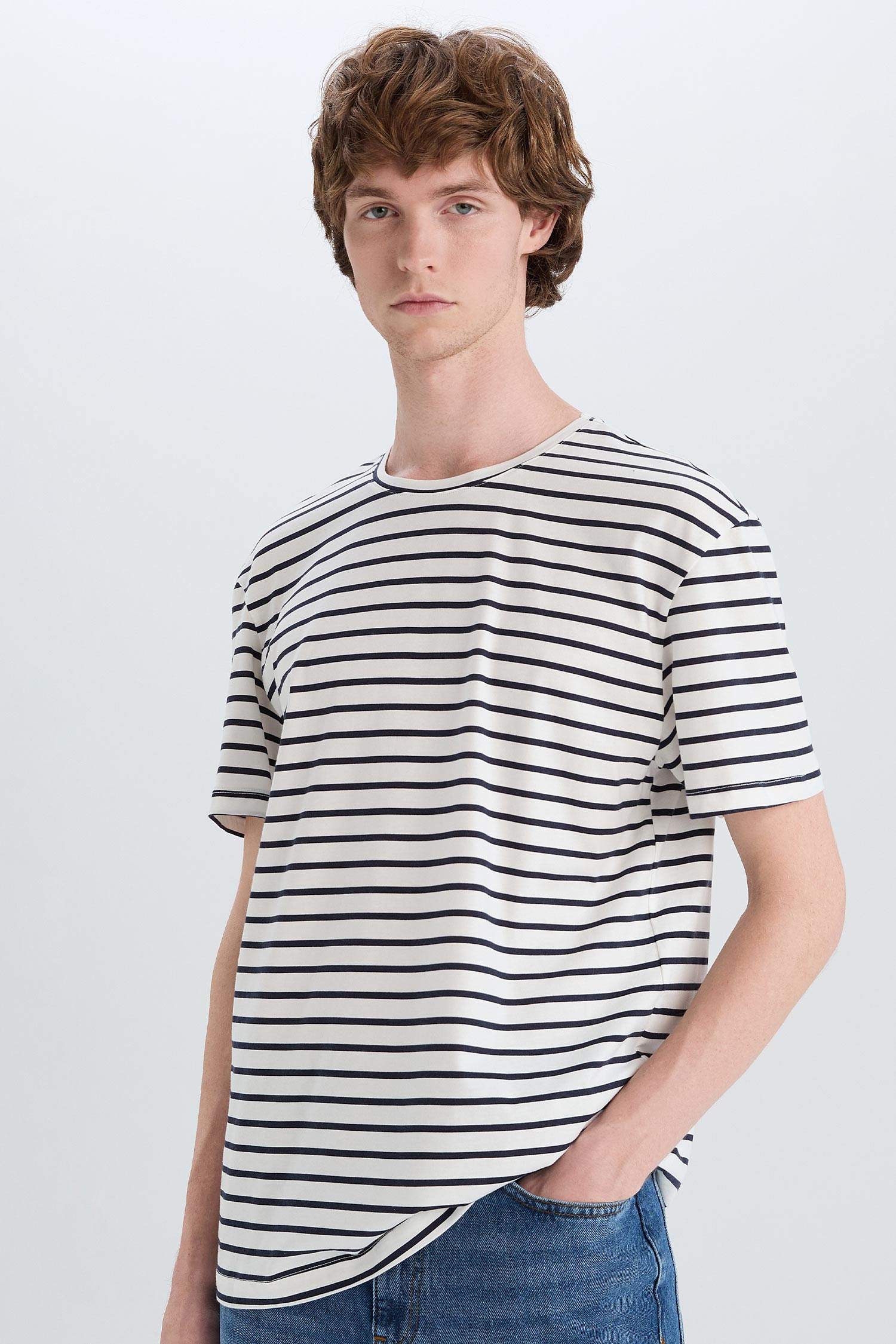 تيشيرت مخطط نص ردن قصة عادية بياخة مستديرة