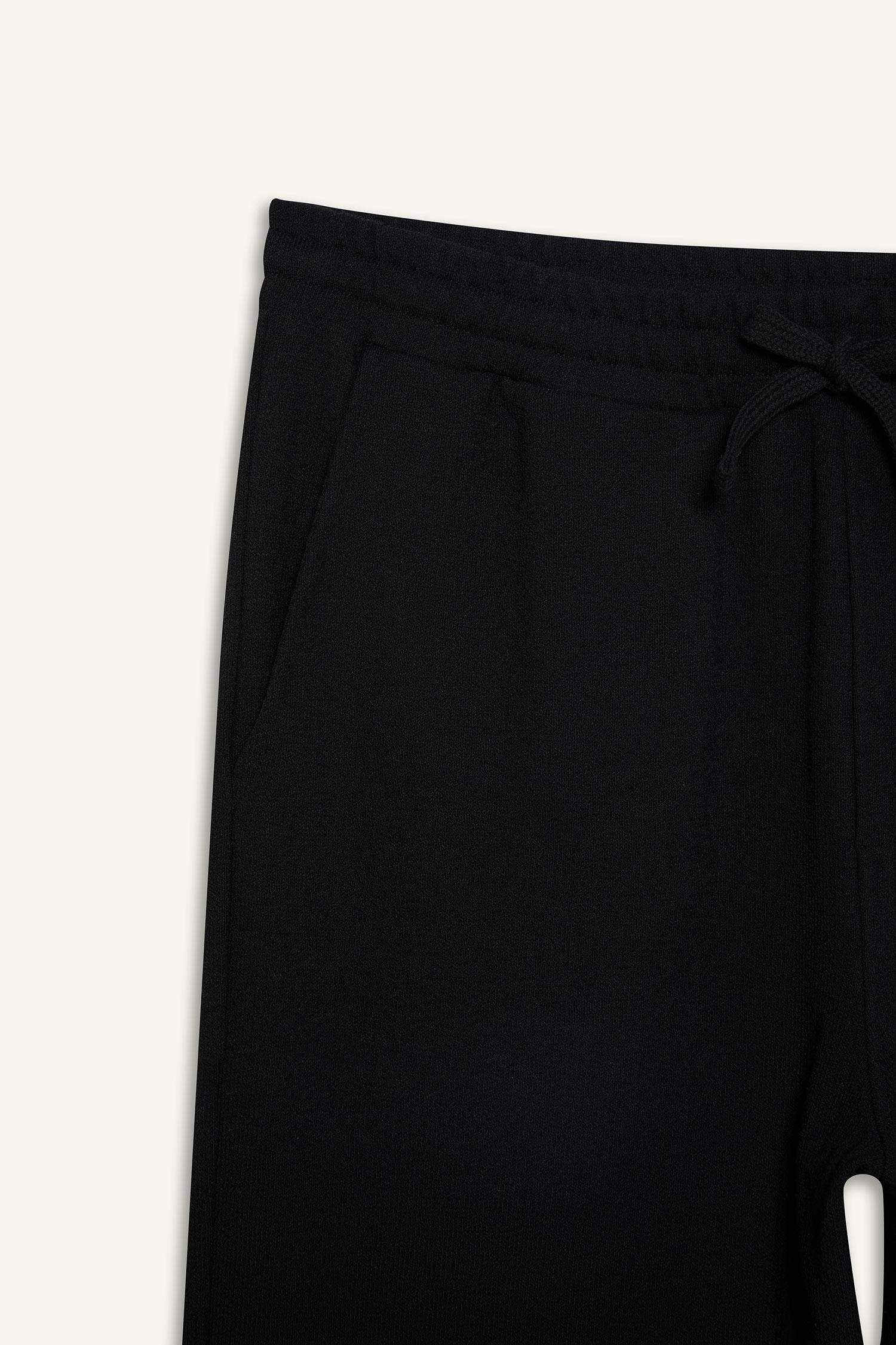 بنطلون بجامة رياضي برجل واسع وايد ليج