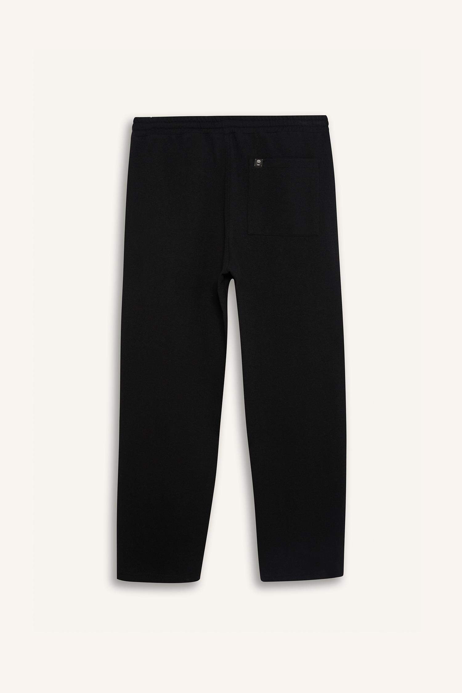 بنطلون بجامة رياضي برجل واسع وايد ليج