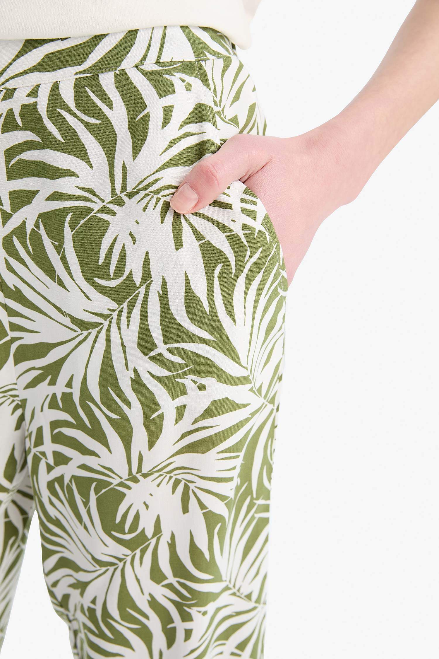 Desenli Düz Paça Kapri