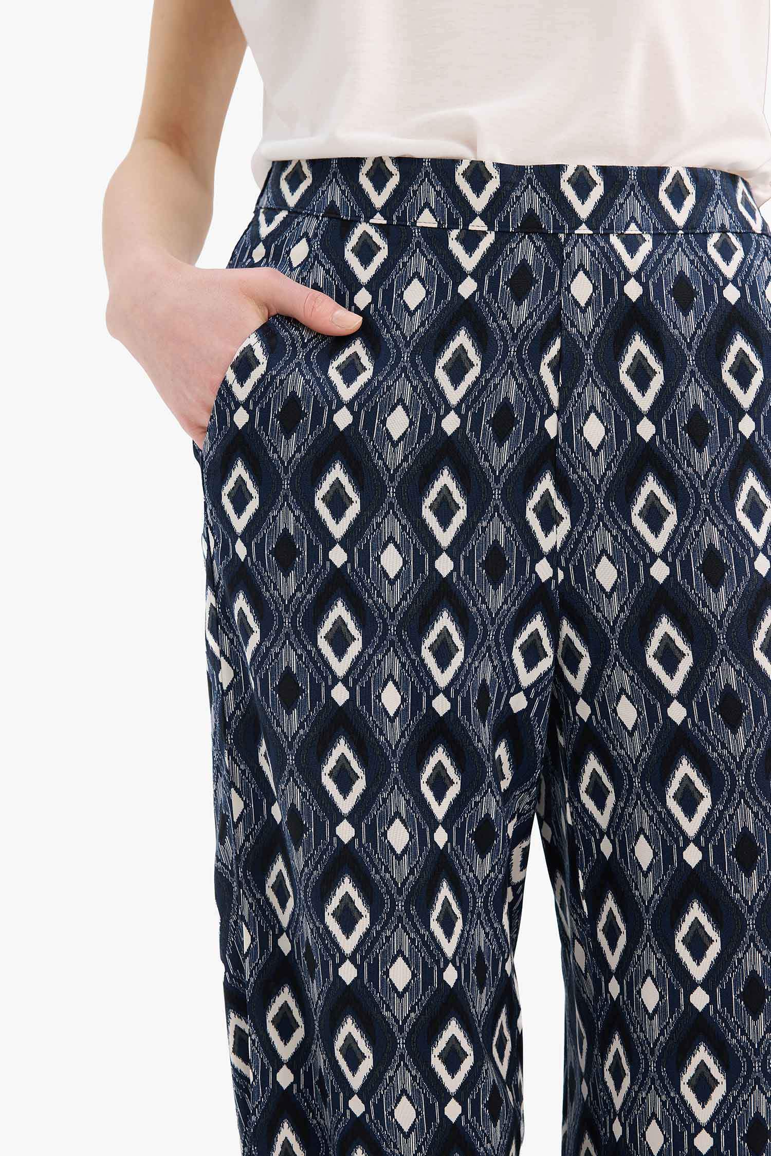 Desenli Düz Paça Kapri