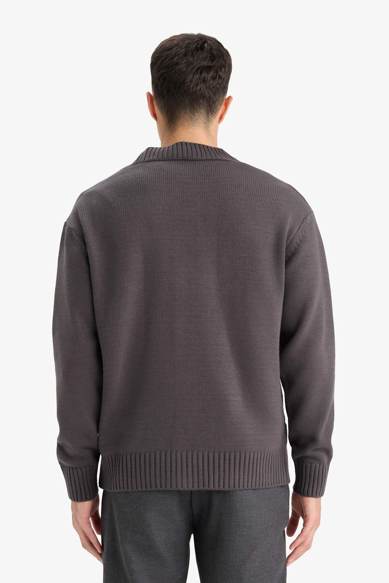 Relax Fit V-Neck Knit Cardigan