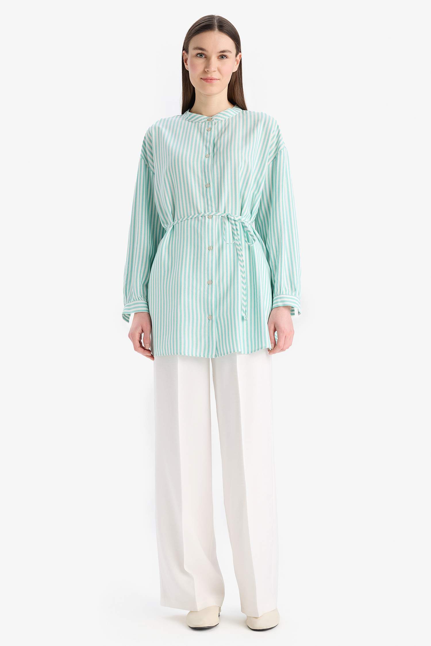 تونيك قصة عادية بياقة بشريط