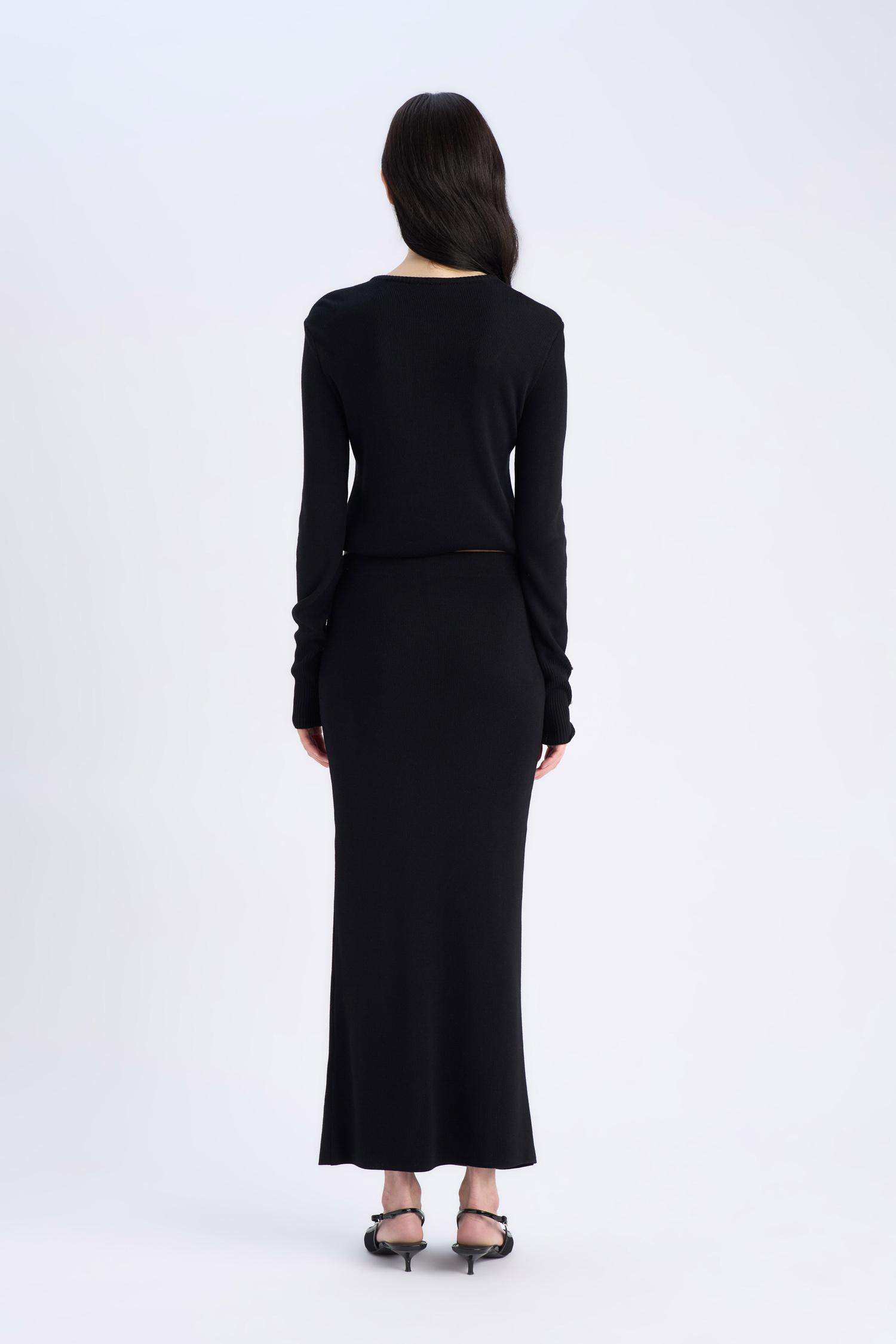 تنورة بنسل قصة ضيقة