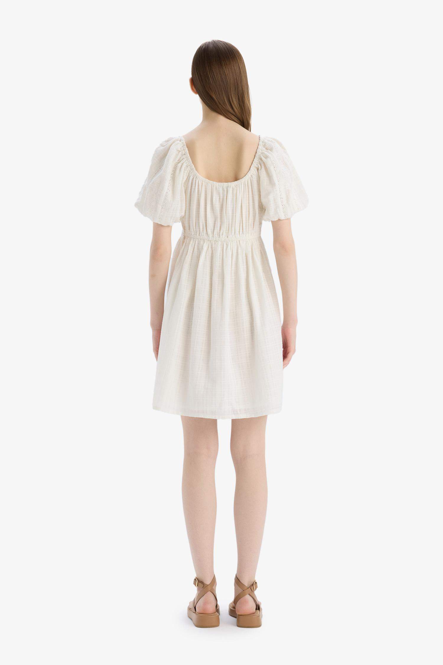 Kare Yaka Pamuklu Kısa Kollu Beyaz Mini Elbise