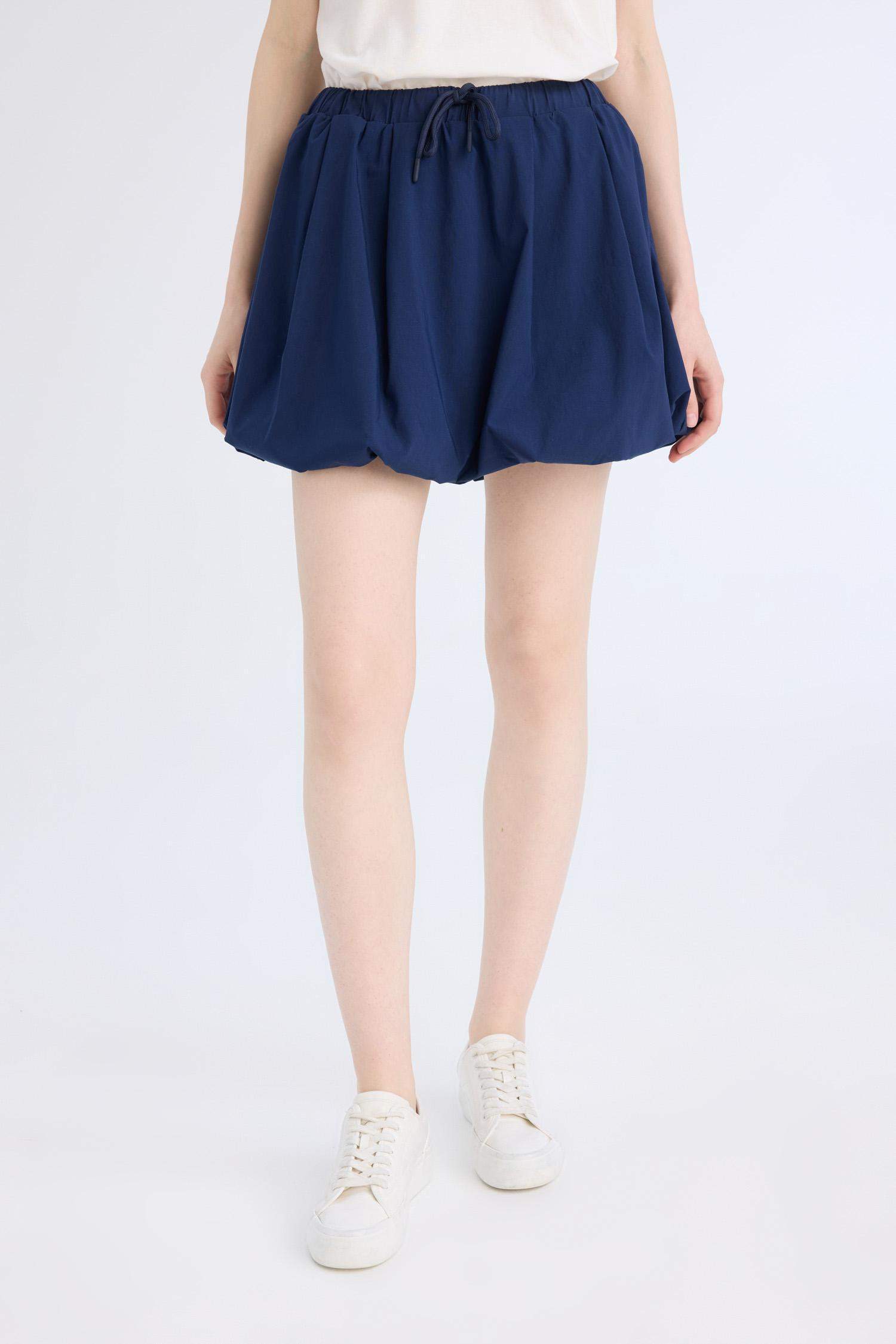 تنورة قصيرة بخصر عادي بالون فيت