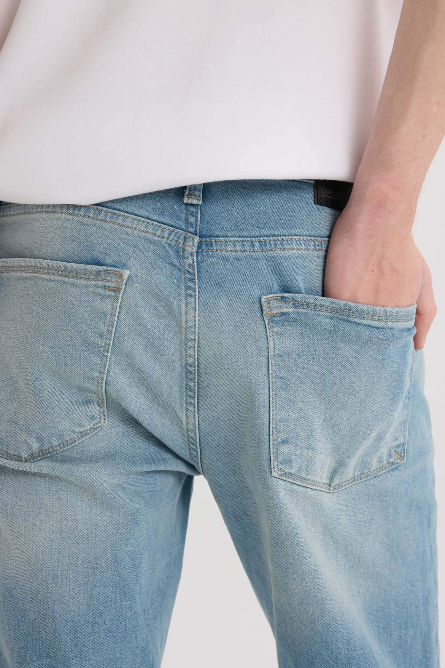 بنطرون جينز سيرجيو قصة عادية برجل عادي وخصر عادي