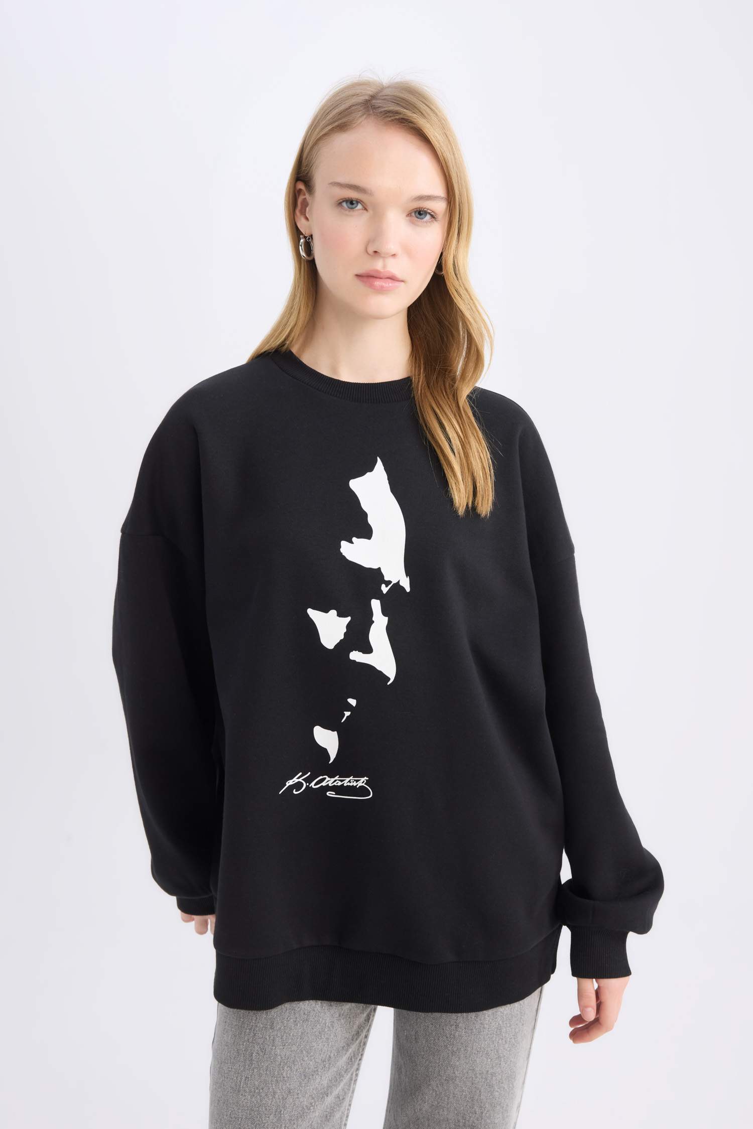 Oversize Geniş Kalıp Bisiklet Yaka Atatürk Baskılı Sweatshirt