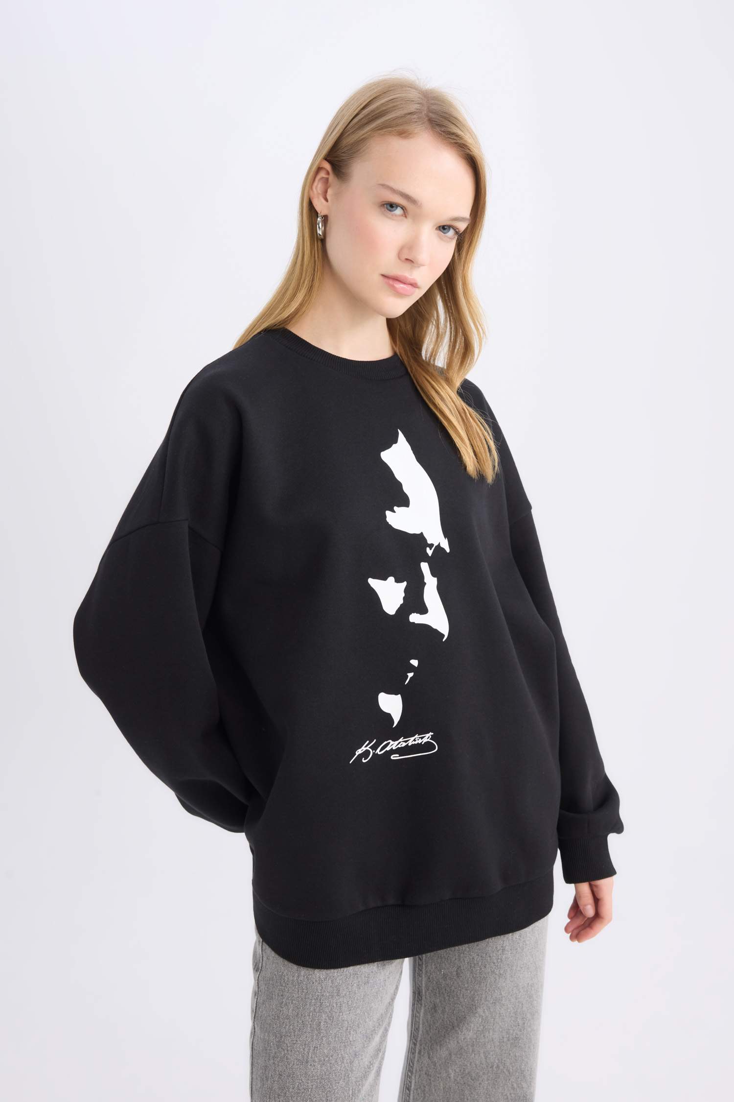 Oversize Geniş Kalıp Bisiklet Yaka Atatürk Baskılı Sweatshirt