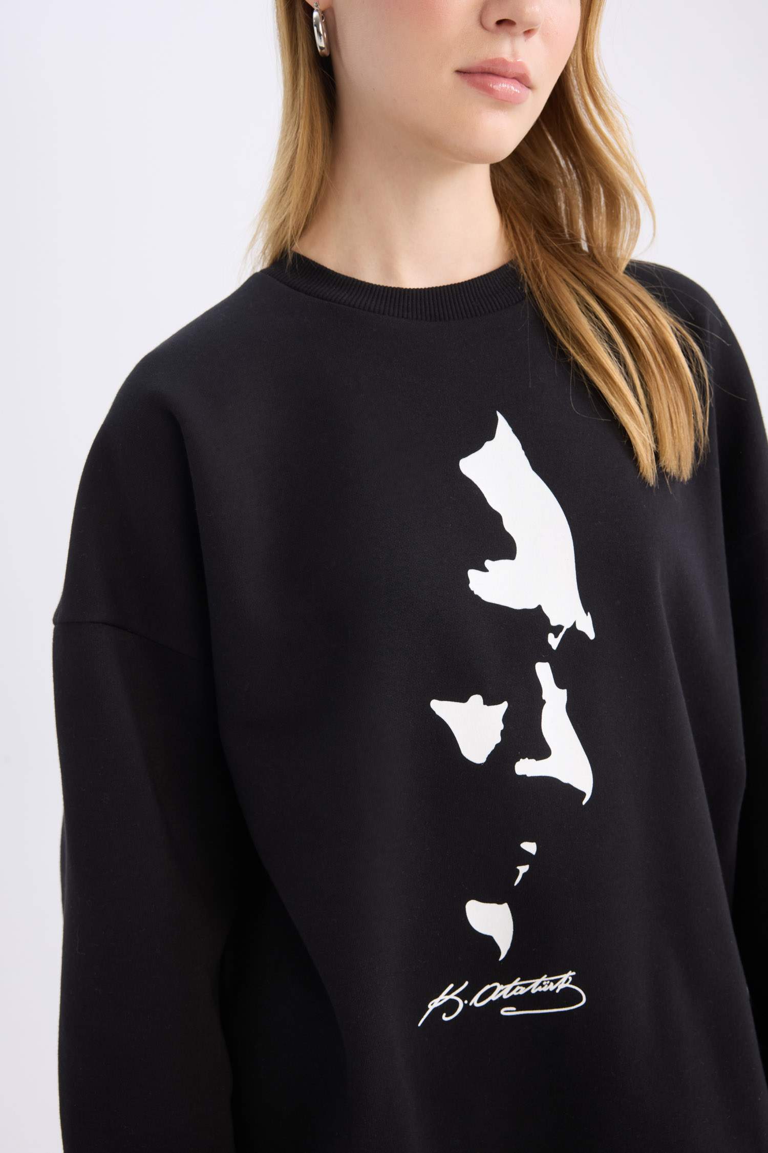 Oversize Geniş Kalıp Bisiklet Yaka Atatürk Baskılı Sweatshirt