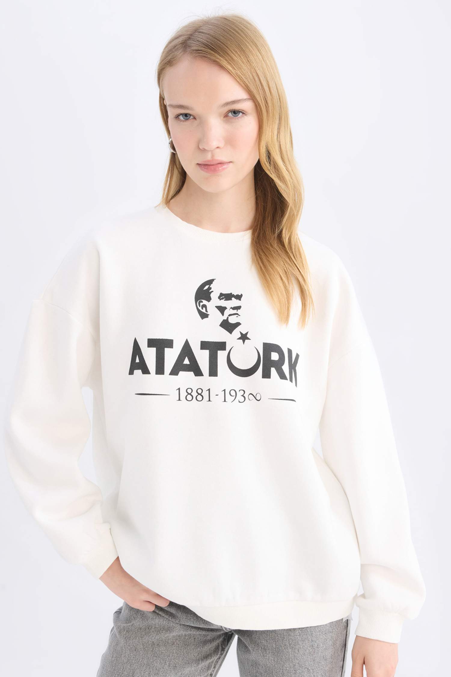 Oversize Geniş Kalıp Bisiklet Yaka Atatürk Baskılı Sweatshirt