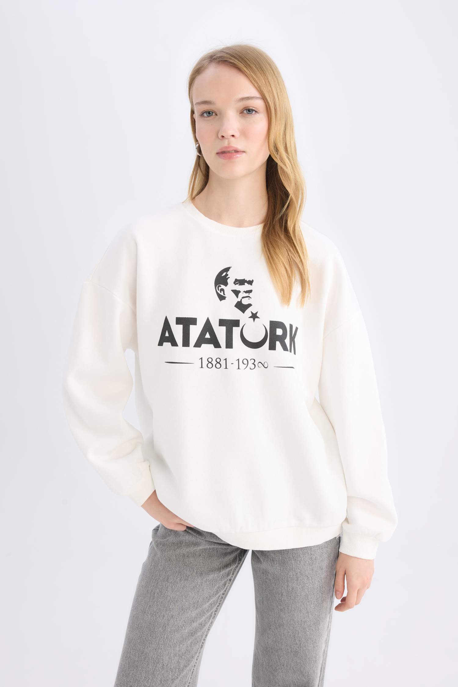 Oversize Geniş Kalıp Bisiklet Yaka Atatürk Baskılı Sweatshirt