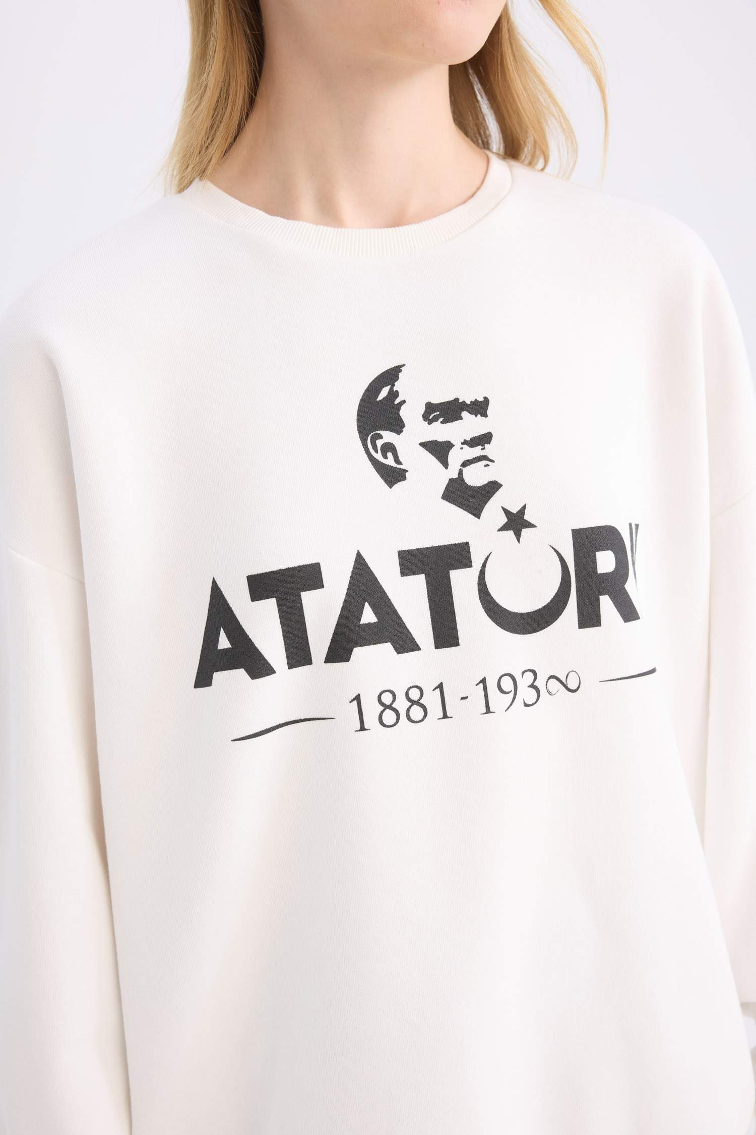 Oversize Geniş Kalıp Bisiklet Yaka Atatürk Baskılı Sweatshirt