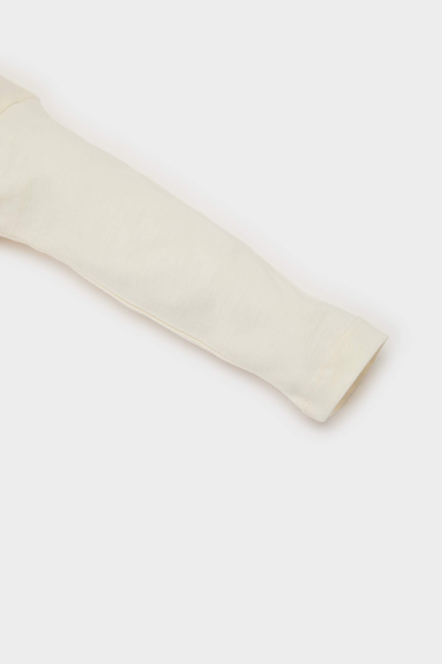 تيشيرت بناتي كم طويل بطبعة شعار قصة عادية بياقة مستديرة