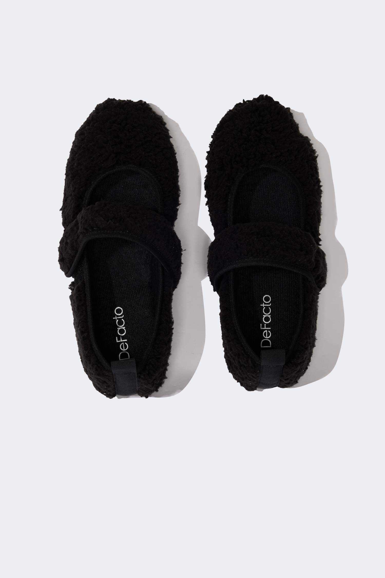 شبشب بيت نسائي بكعب مسطح بشريط