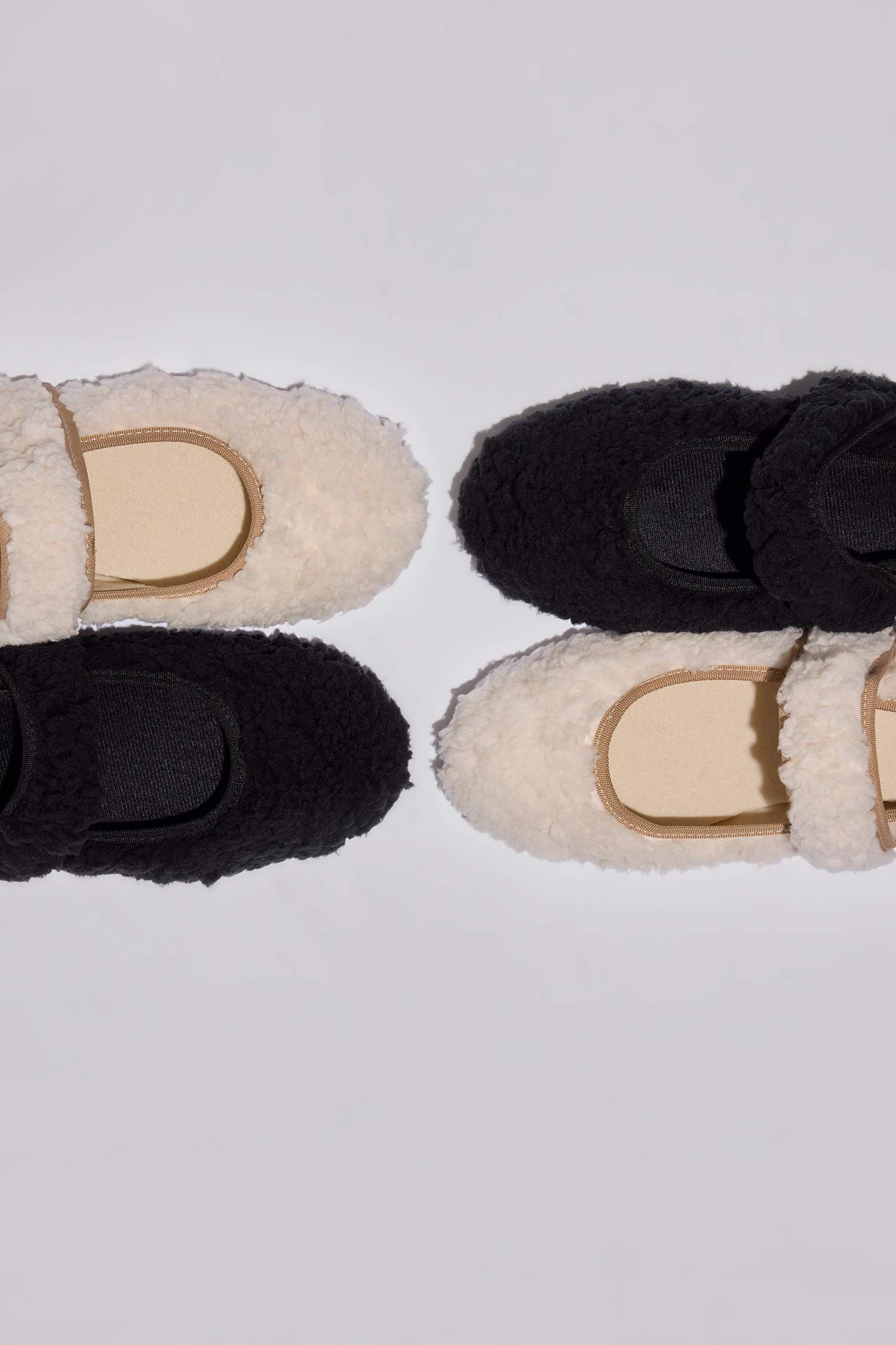 شبشب بيت نسائي بكعب مسطح بشريط