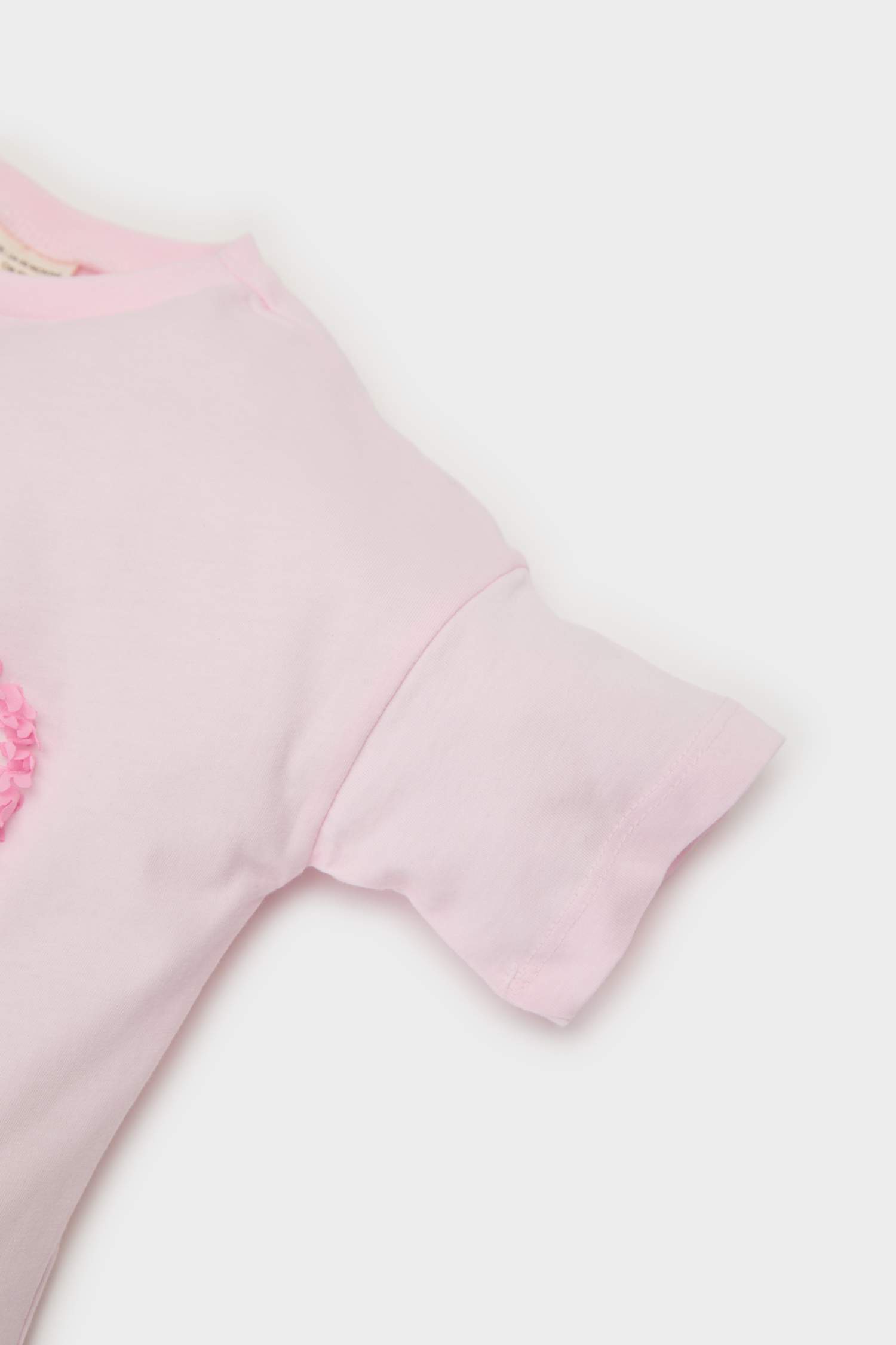 Kız Bebek Bisiklet Yaka Kalp Desenli Kısa Kollu Tişört