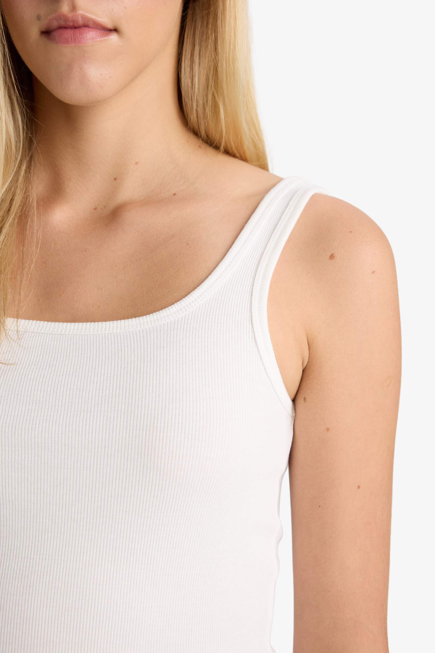 Slim Fit Dar Kesim Basic Düz Yuvarlak Yaka Fitilli Kaşkorse Atlet