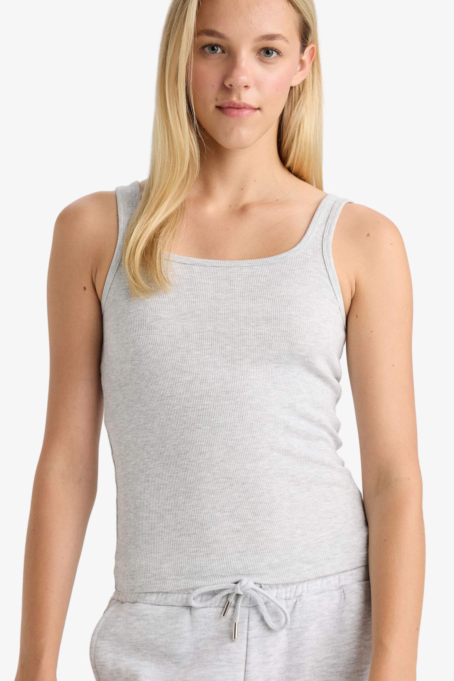 Slim Fit Dar Kesim Basic Düz Yuvarlak Yaka Fitilli Kaşkorse Atlet