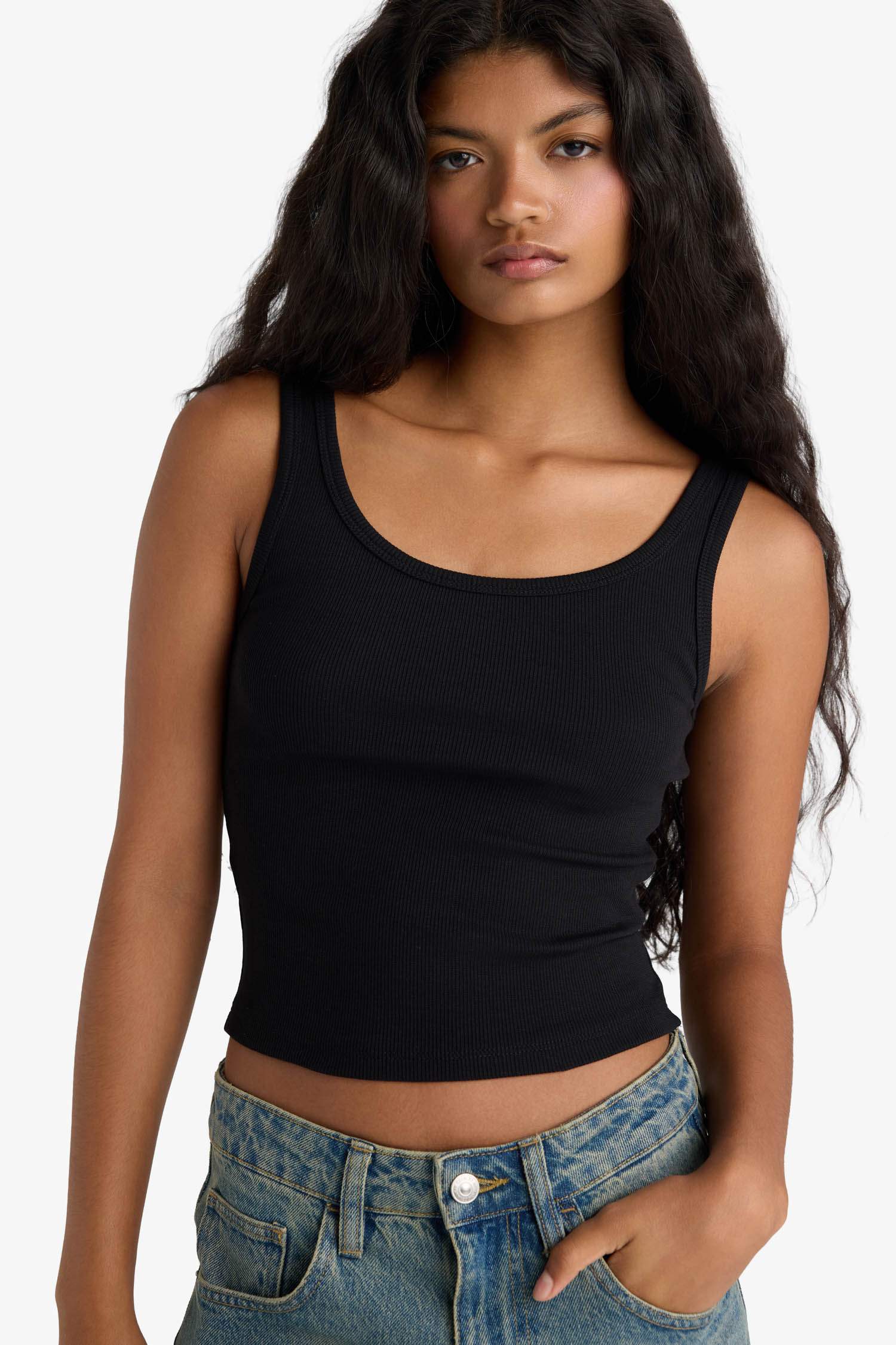 Slim Fit Dar Kesim Basic Düz Yuvarlak Yaka Fitilli Kaşkorse Atlet