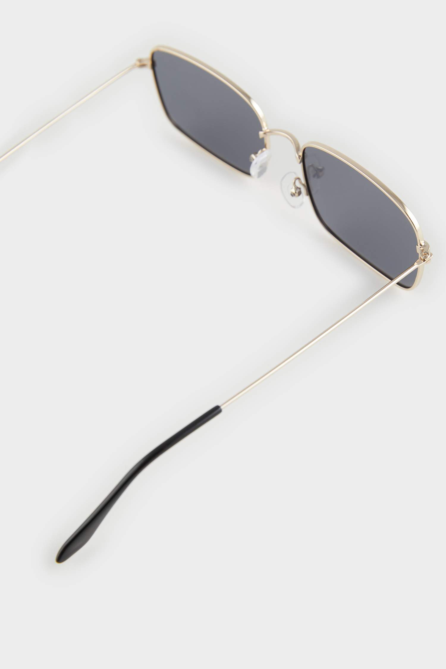 Man Round Metal Sunglasses