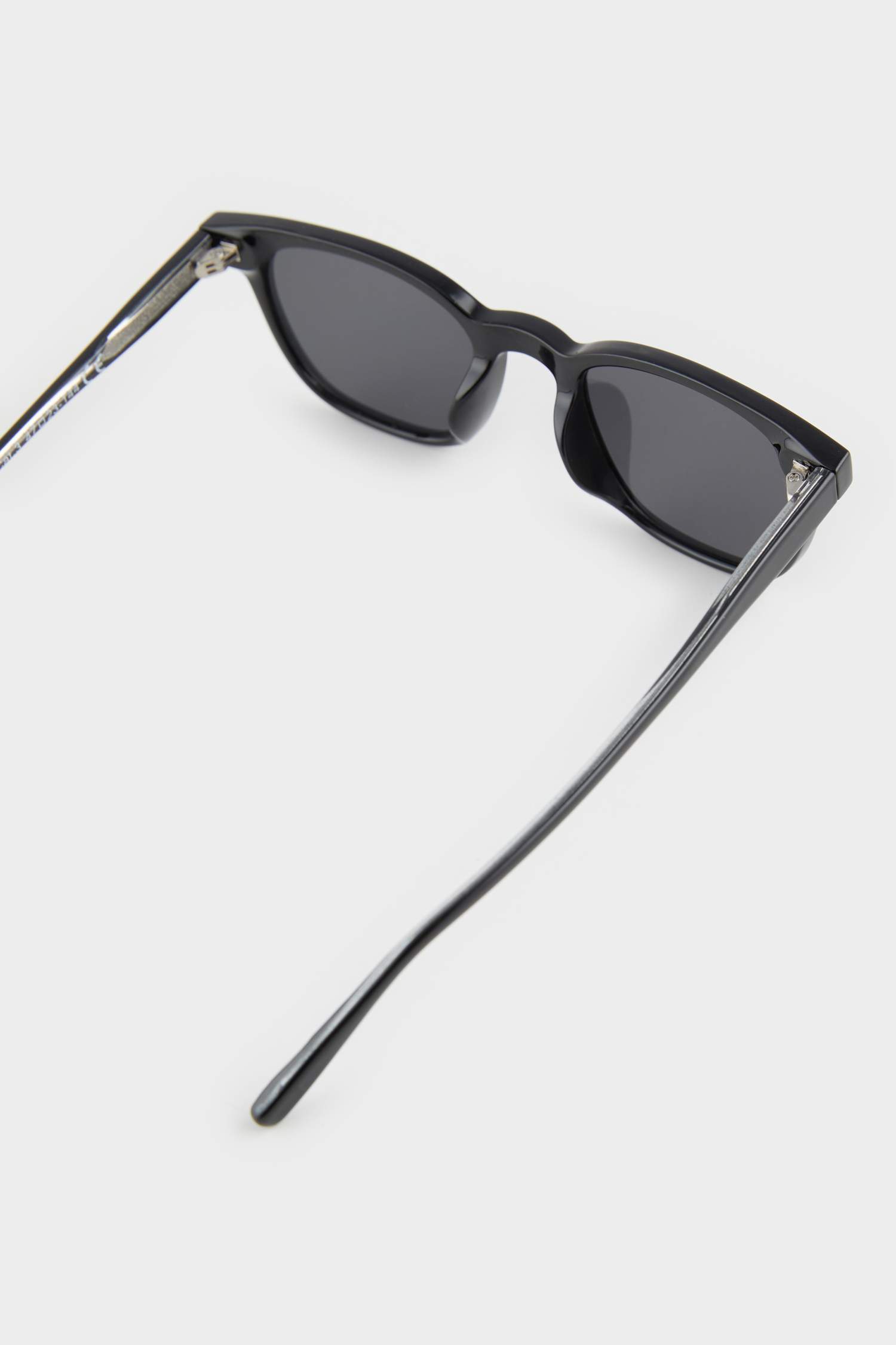 Ерлерге Күн көзілдірігі