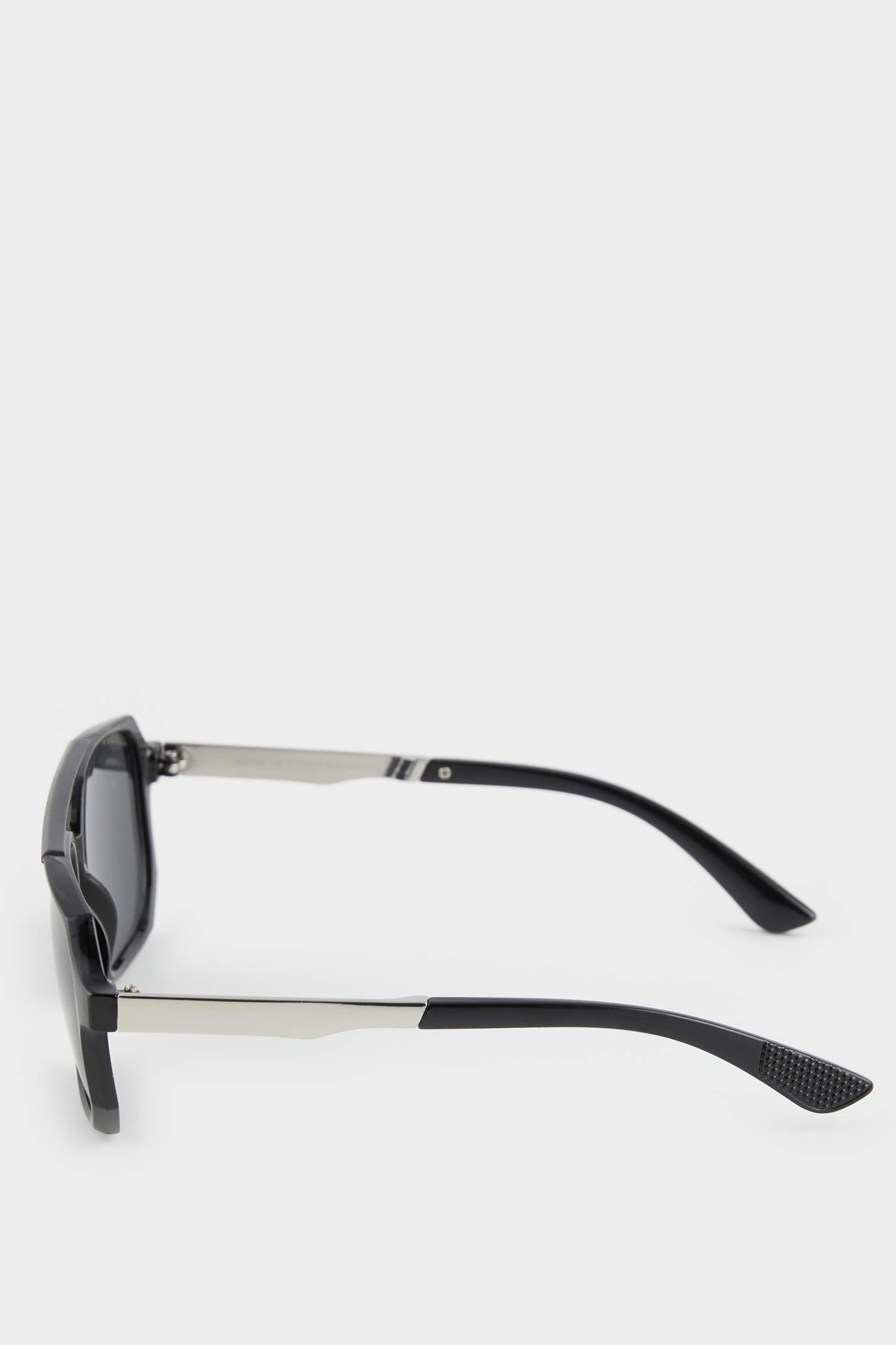 Man Square Sunglasses