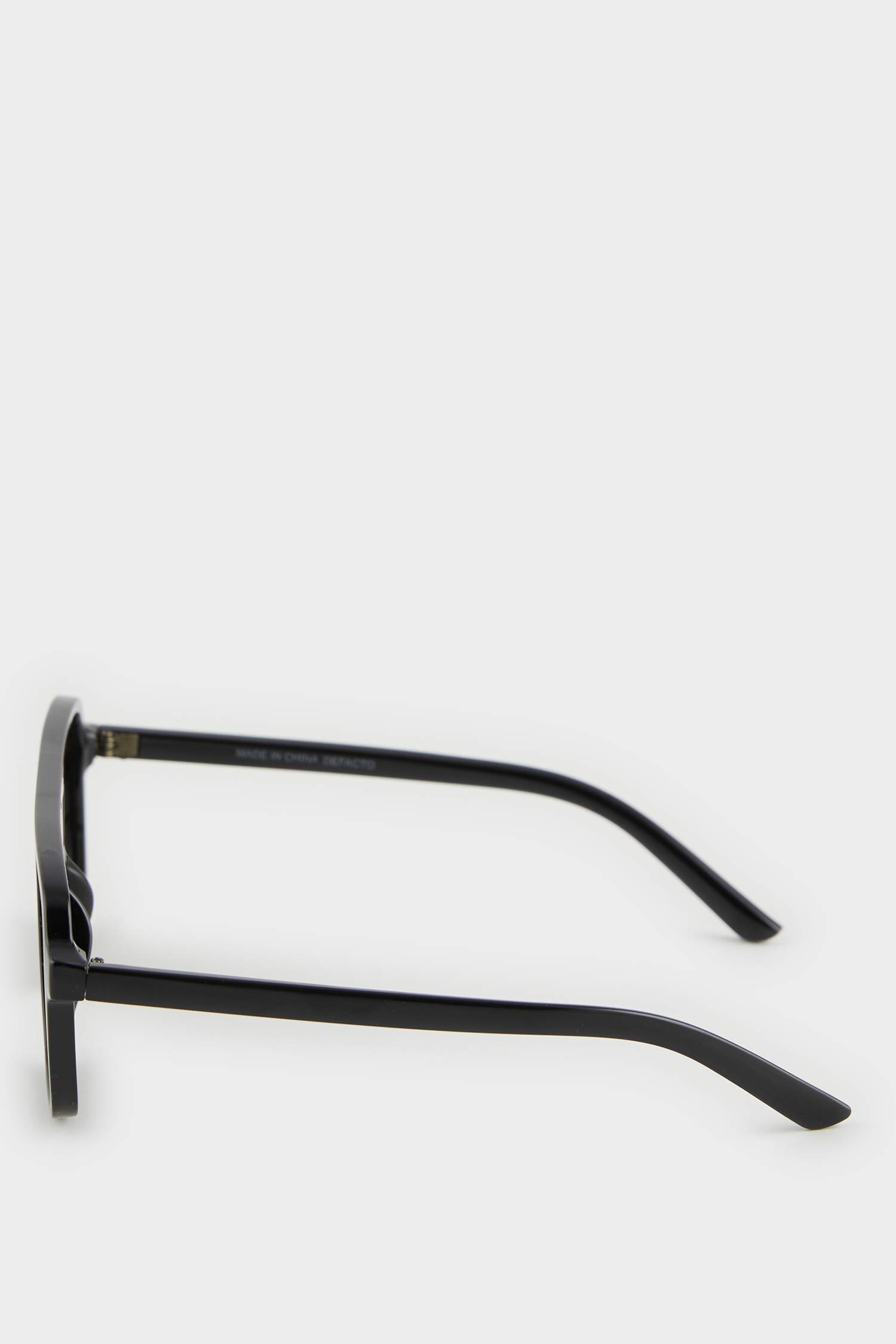 Man Round Sunglasses