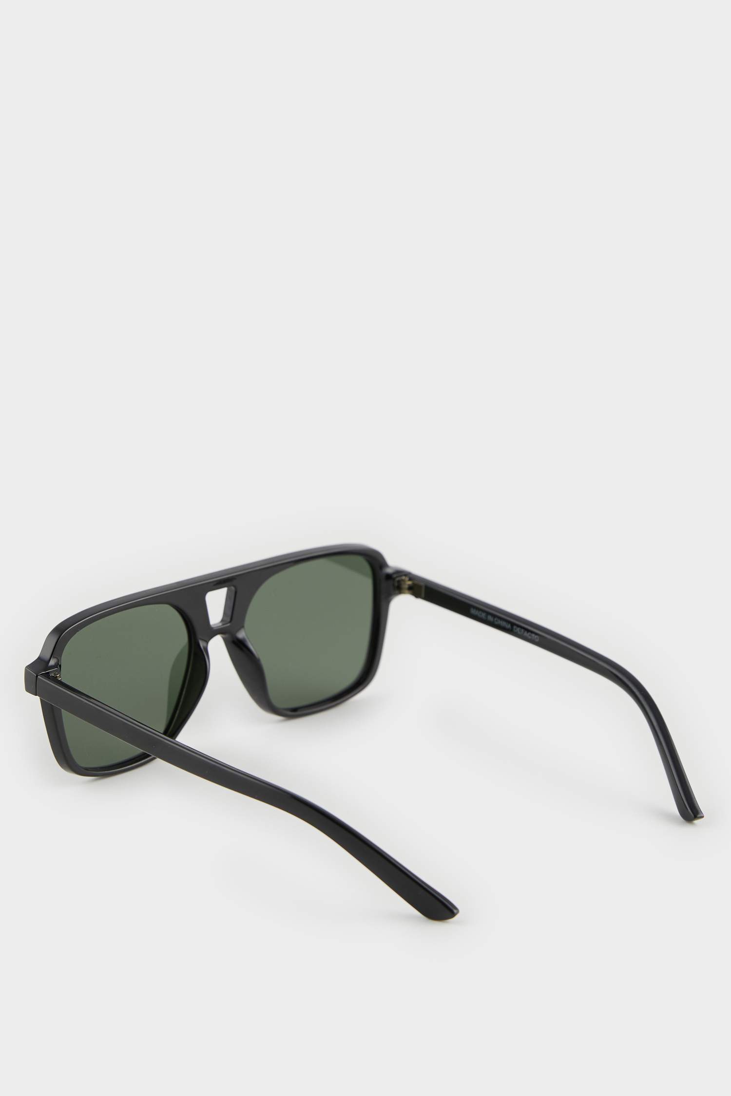 Man Round Sunglasses