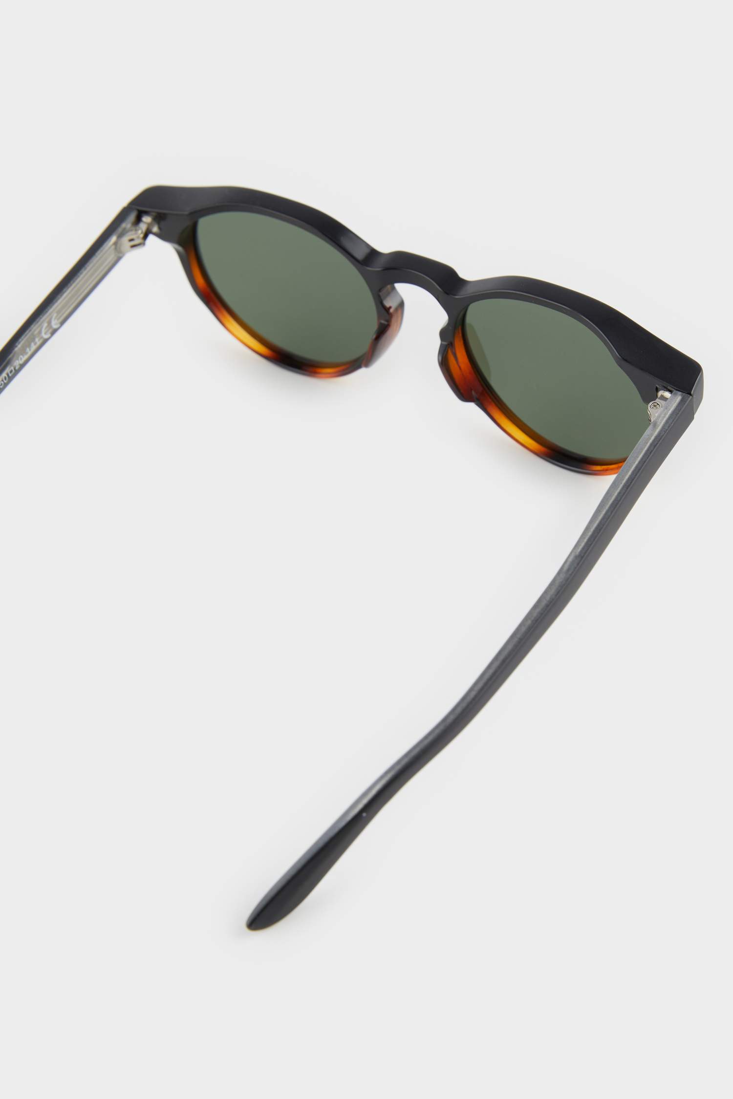 نظارات شمسية دائرية للنساء