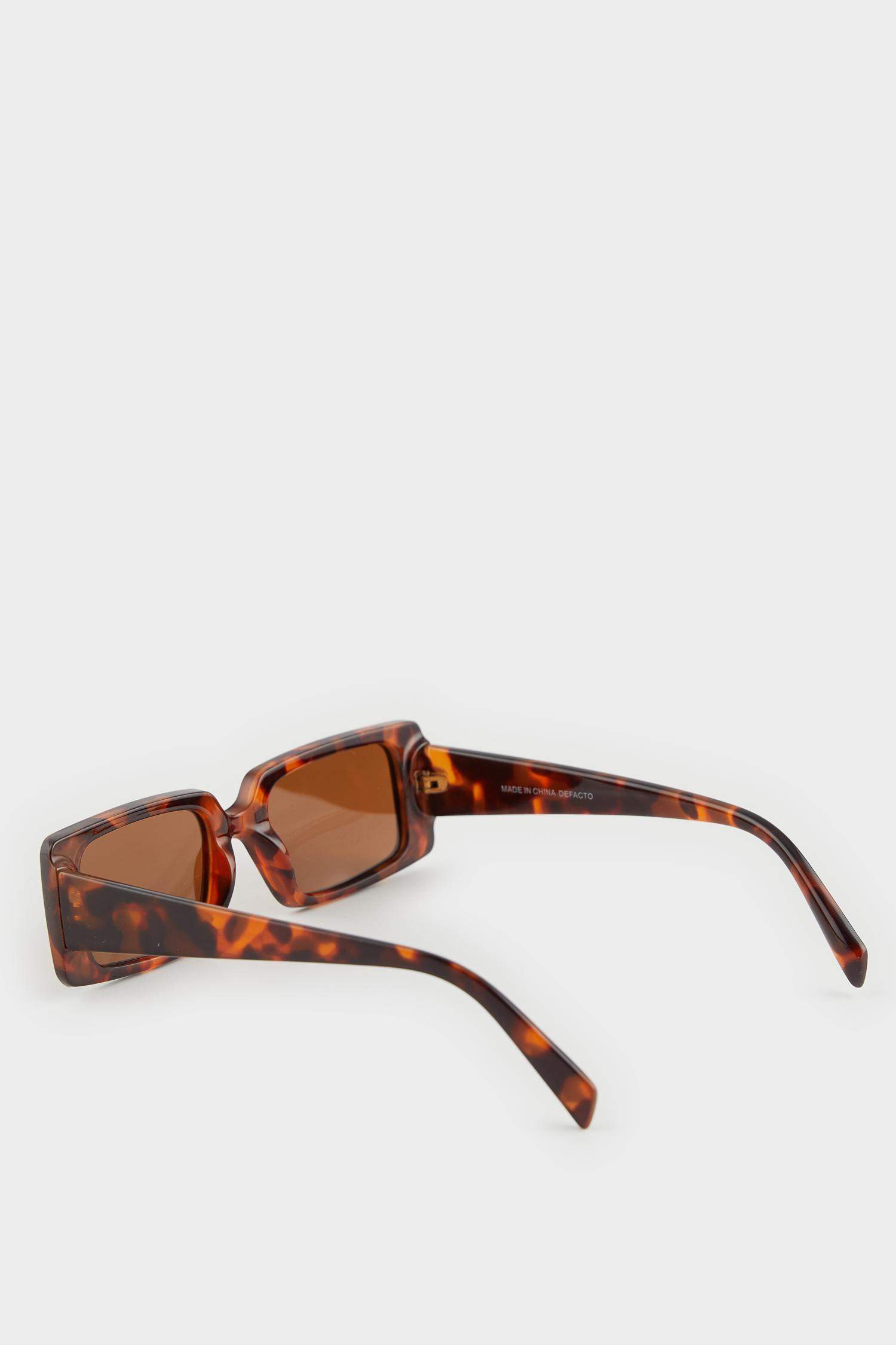 Woman Square Sunglasses