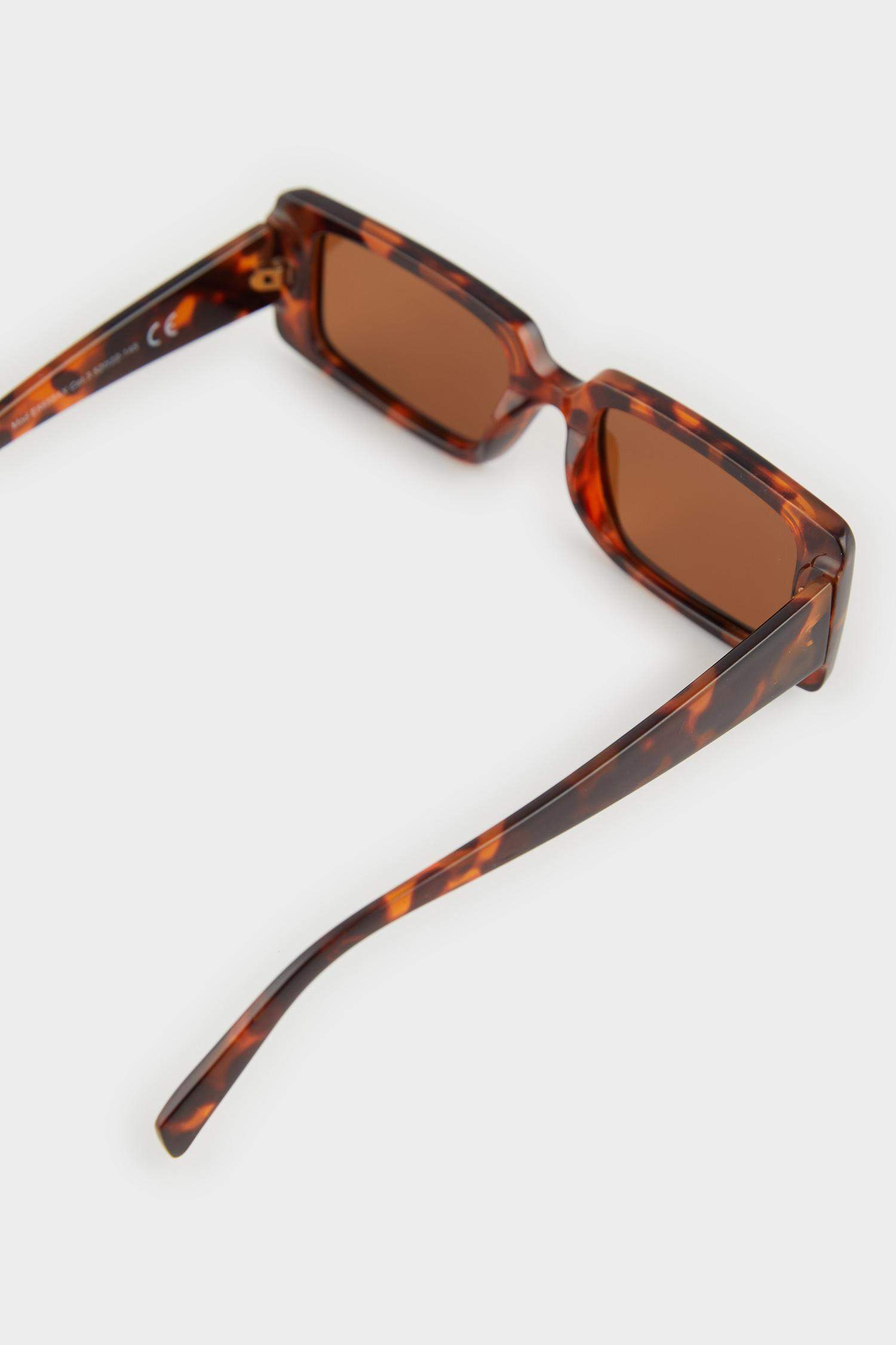 Woman Square Sunglasses