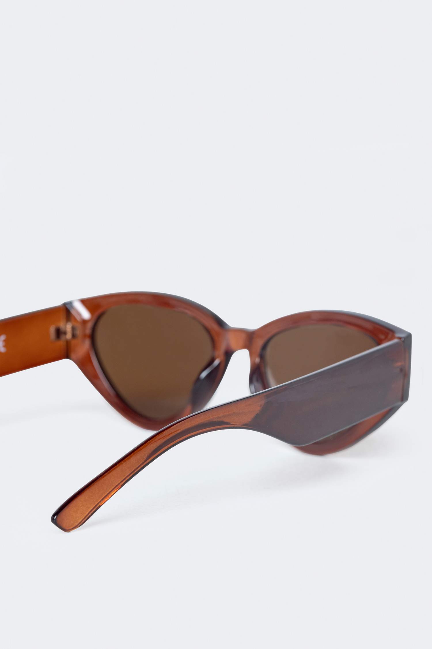 نظارات شمسية نسائية بني بإطار بلاستيكي مقاومة للأشعة فوق البنفسجية