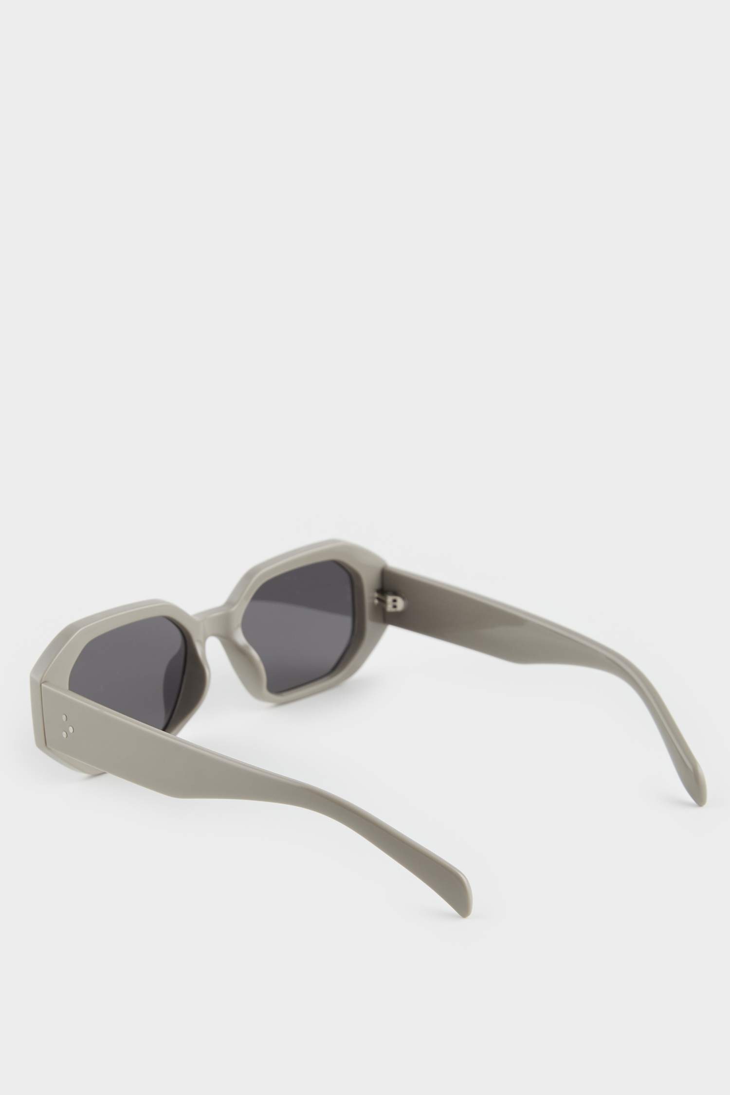 نظارات شمسية على شكل عين القطة للنساء