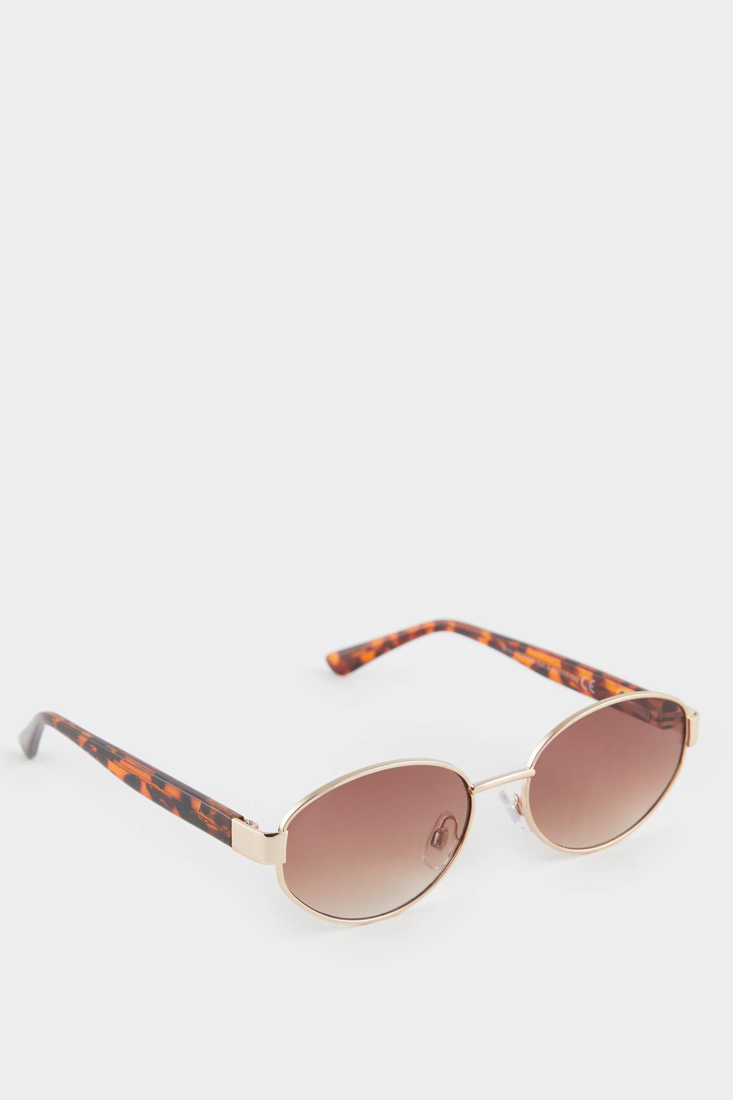 Женские солнцезащитные очки в стиле 