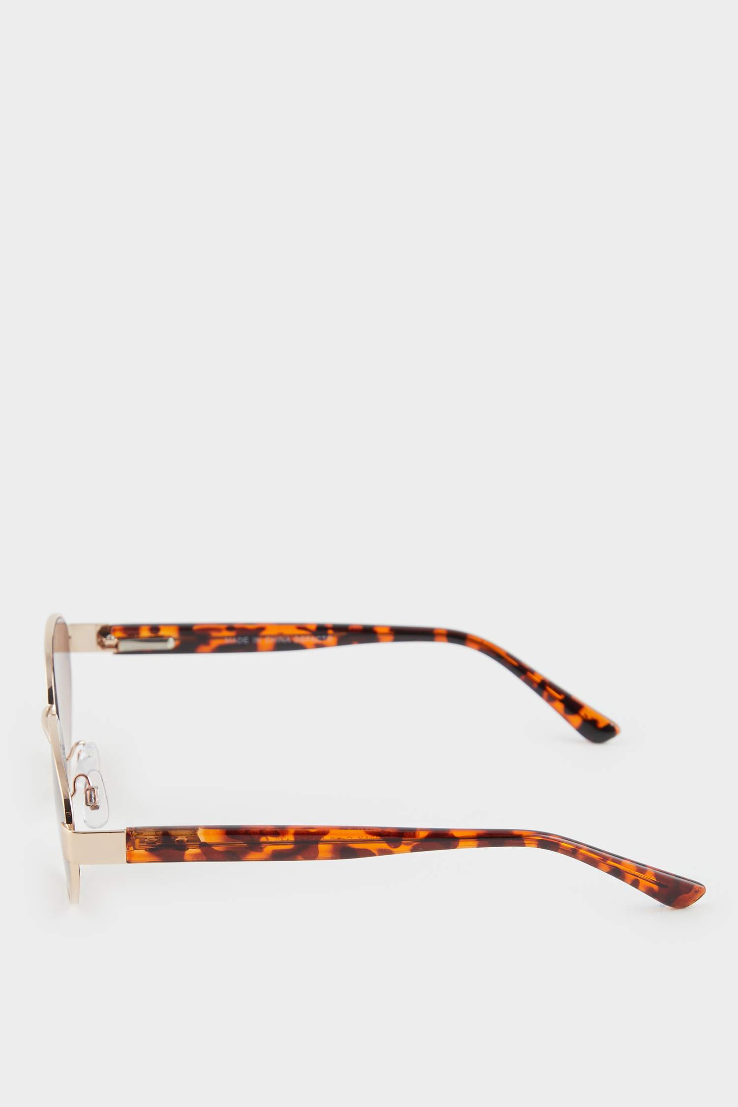 Женские солнцезащитные очки в стиле 