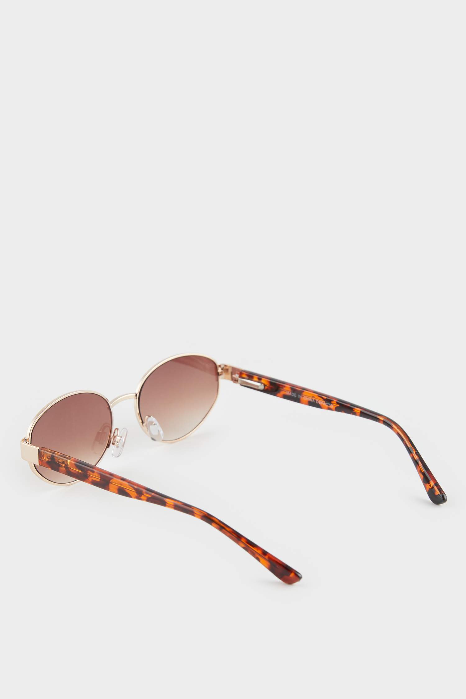 Женские солнцезащитные очки в стиле 