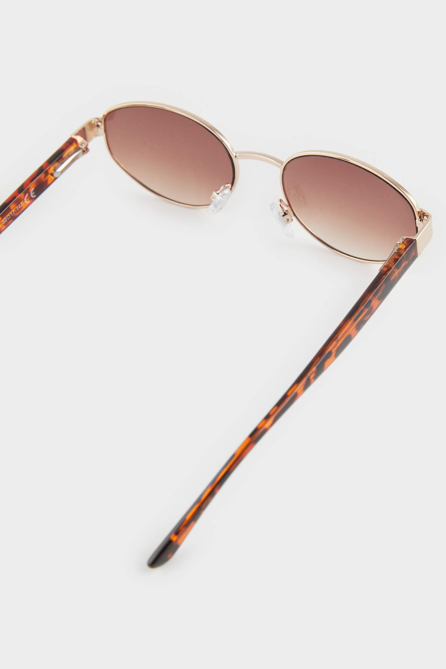 Женские солнцезащитные очки в стиле 