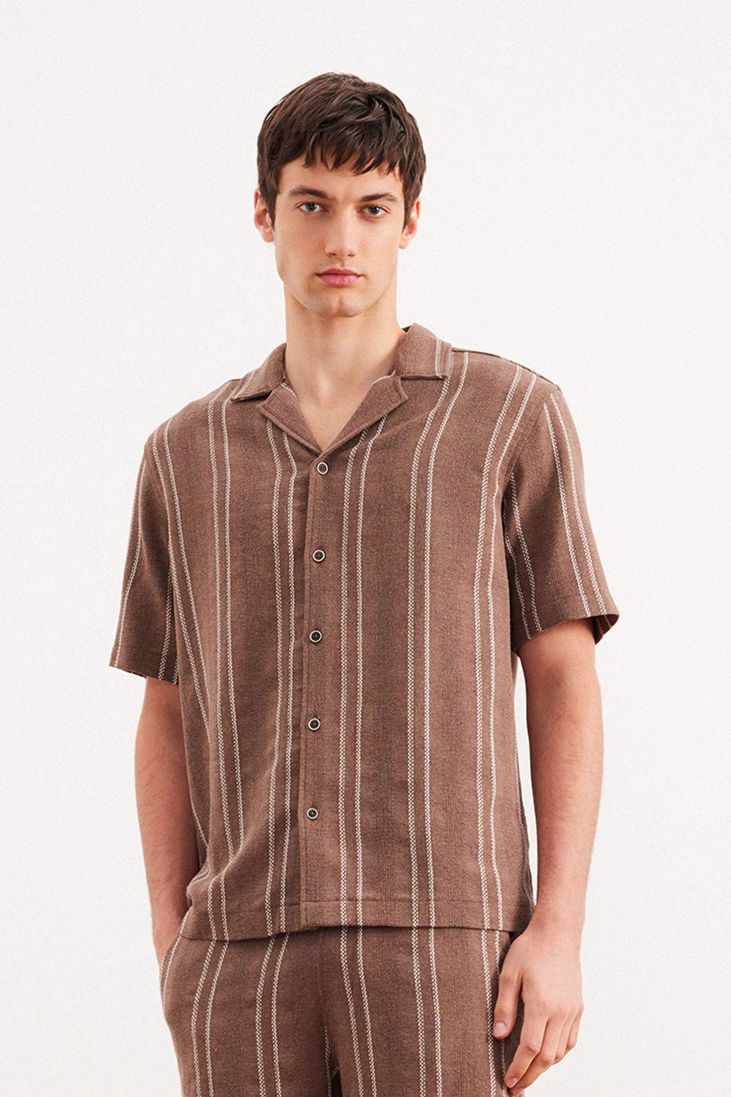 Regular Fit Polo Yaka Jakarlı Kısa Kollu Gömlek