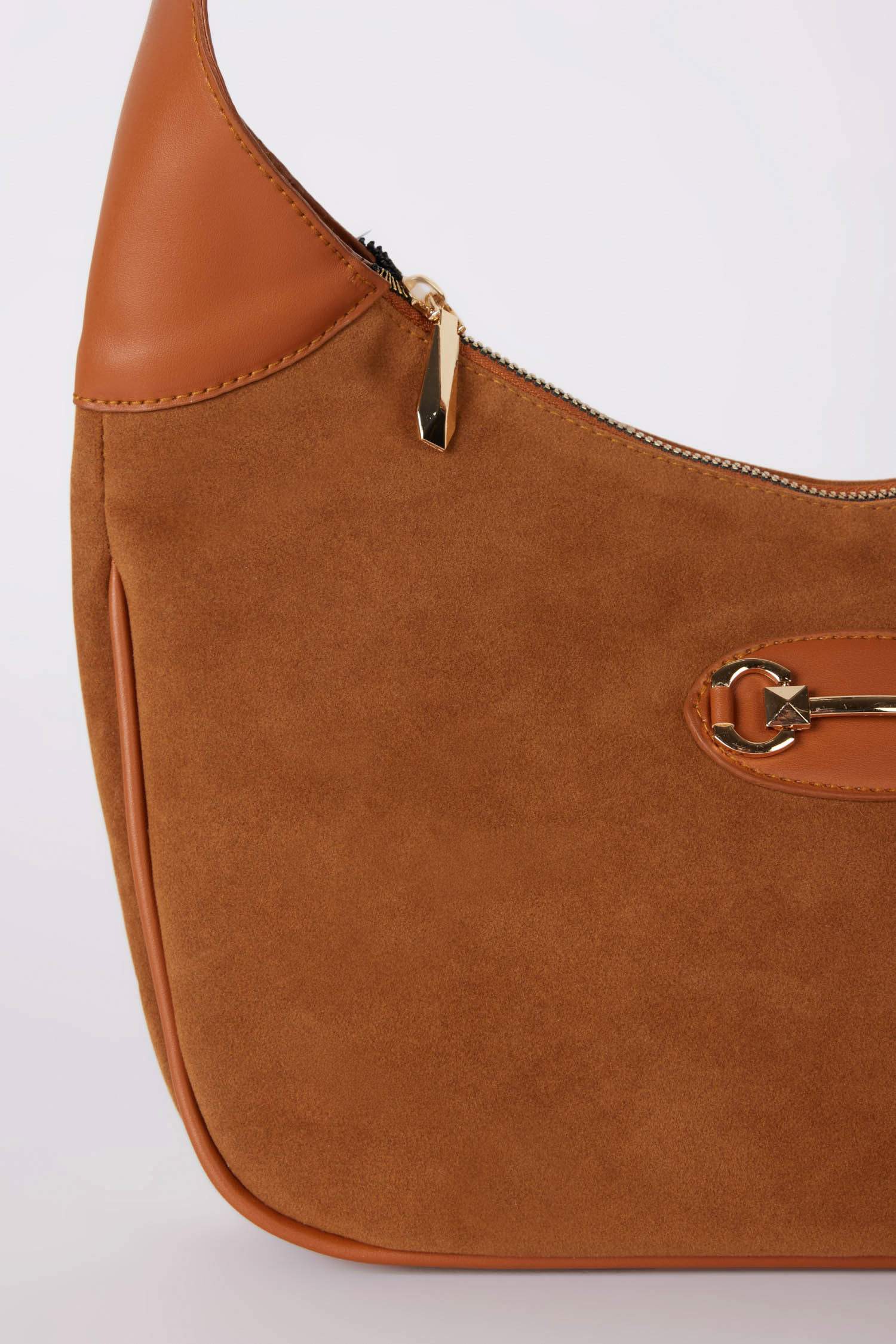 شنطة كتف حريمي