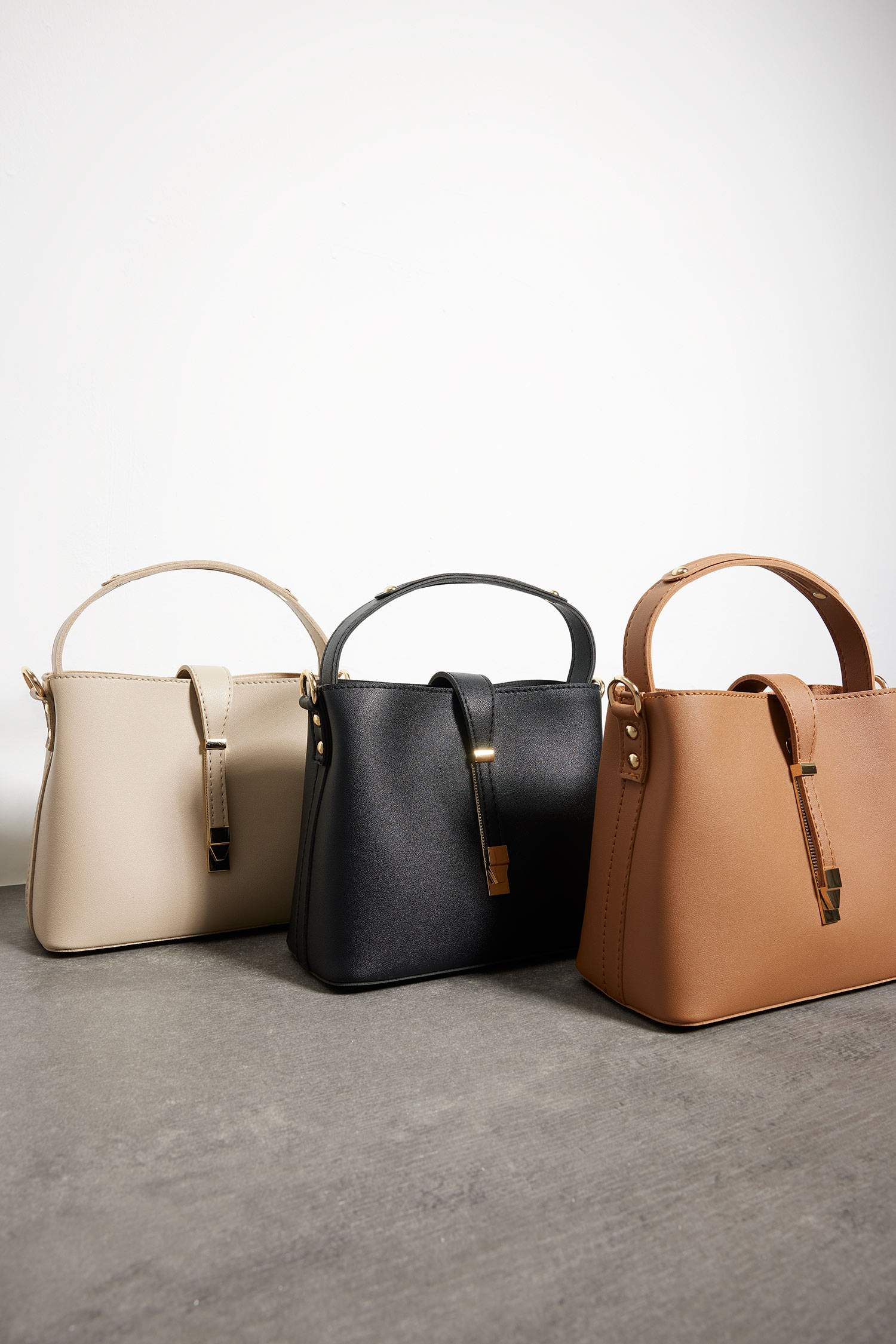 Woman Faux Leather Shoulder Bag