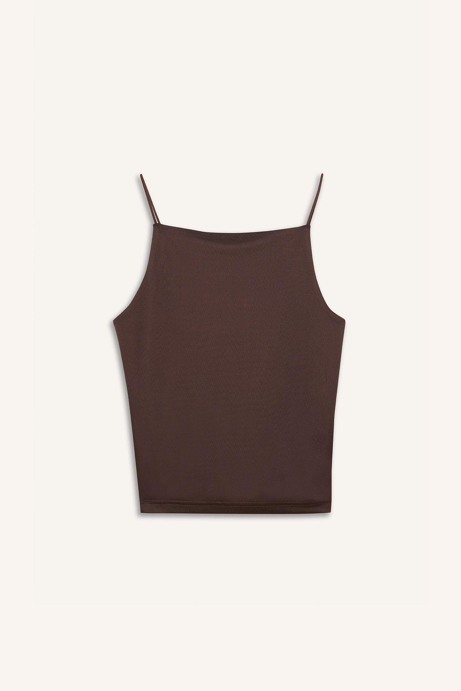 Обтягивающая майка с квадратным вырезом