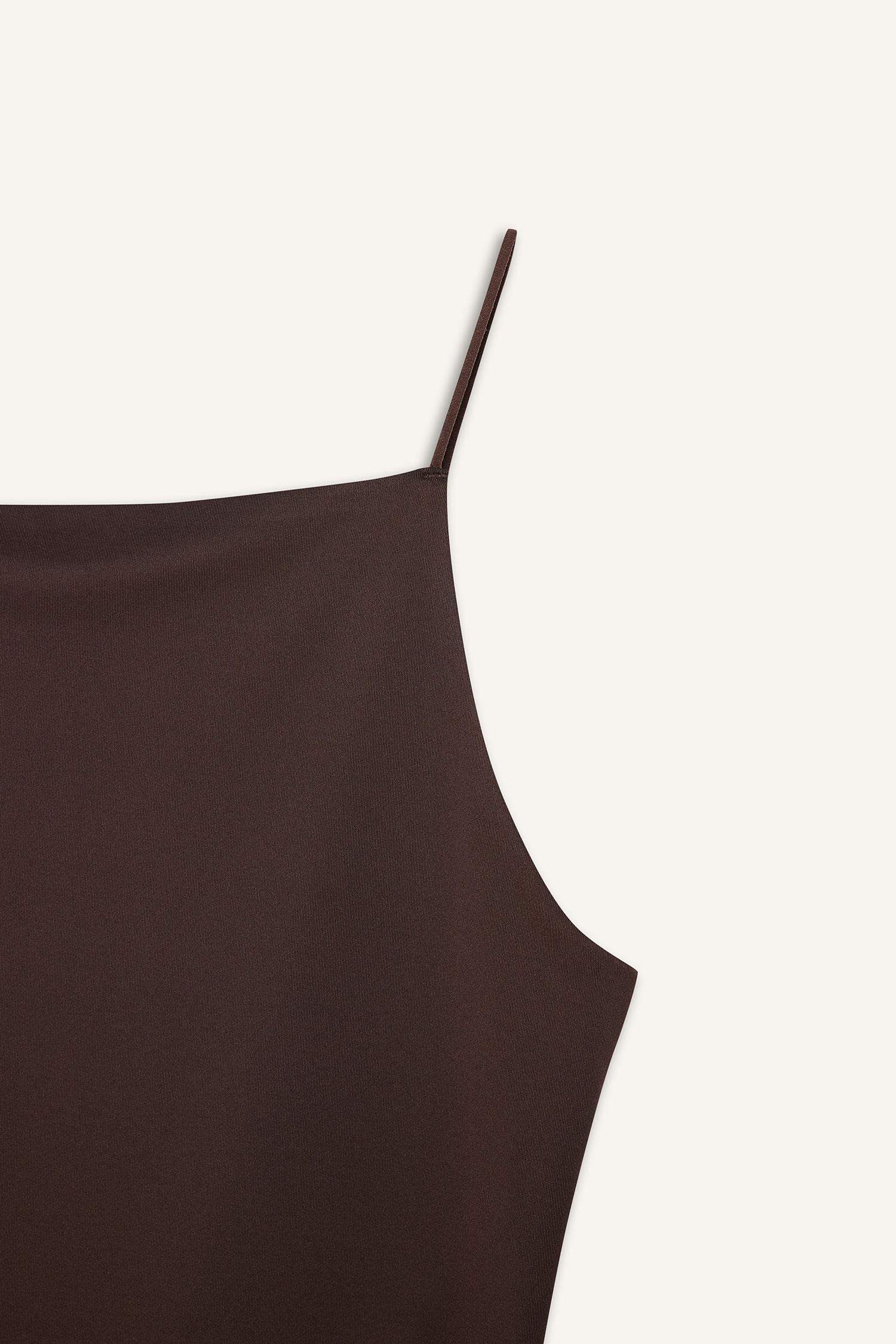 Обтягивающая майка с квадратным вырезом