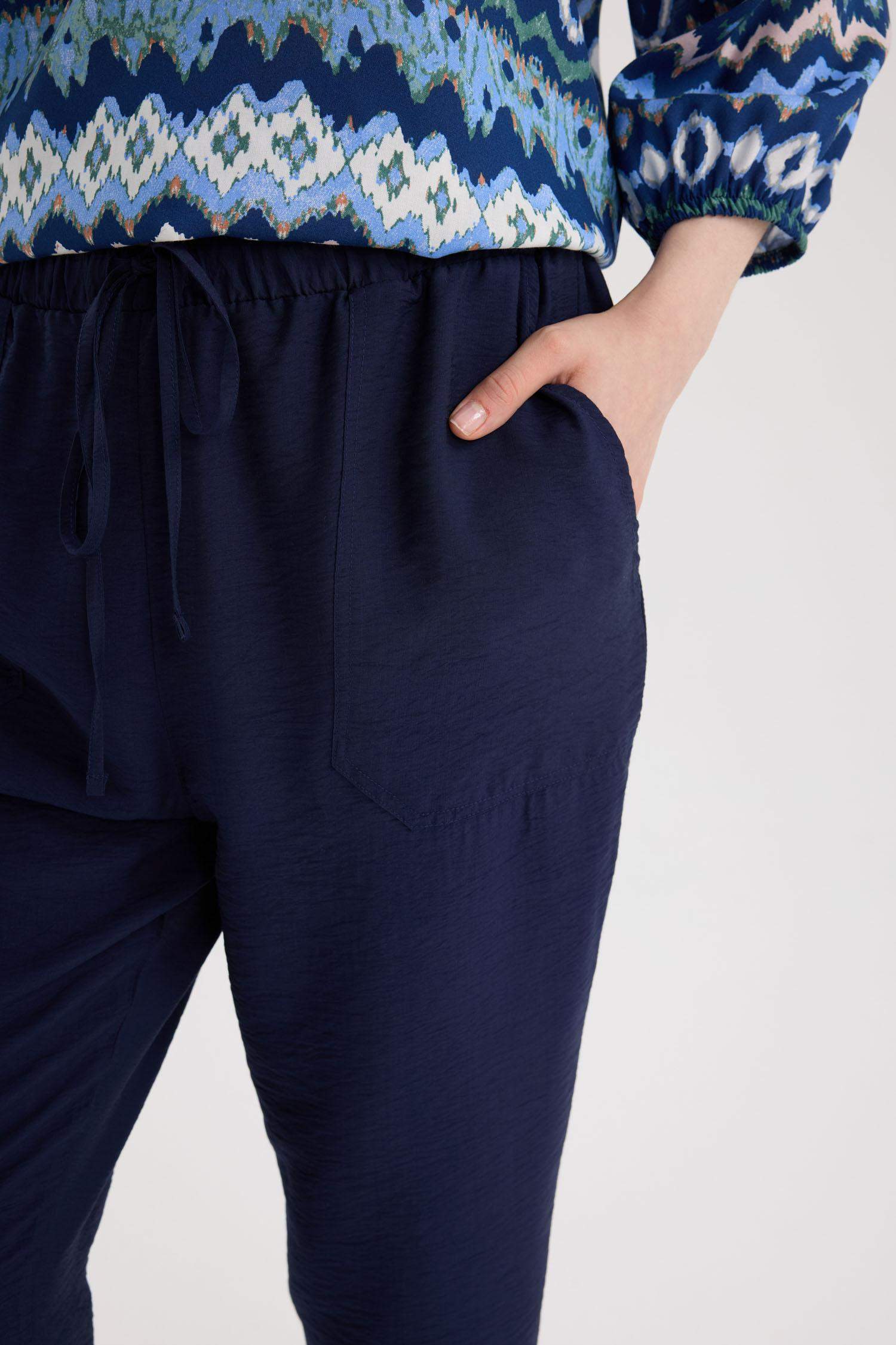 بنطلون بيزك سادة قصة عادية ورجل عادية كحلي