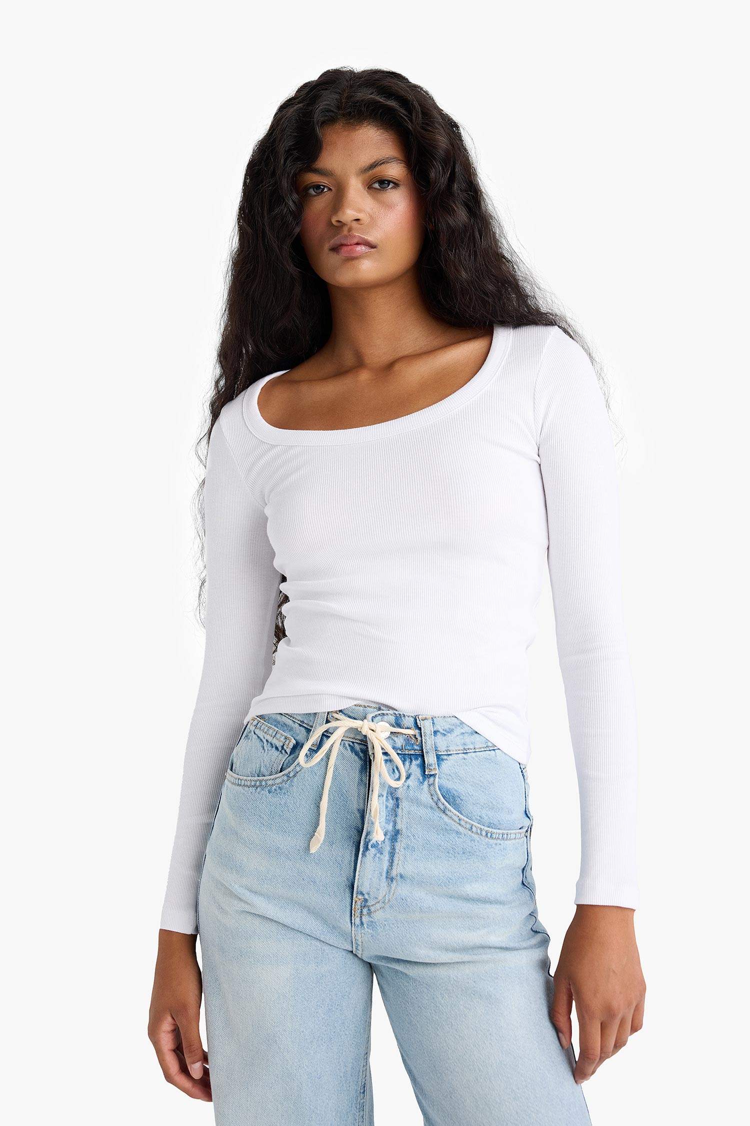 تيشيرت ردن طويل سادة بيزك سليم فيت وياخة مدورة