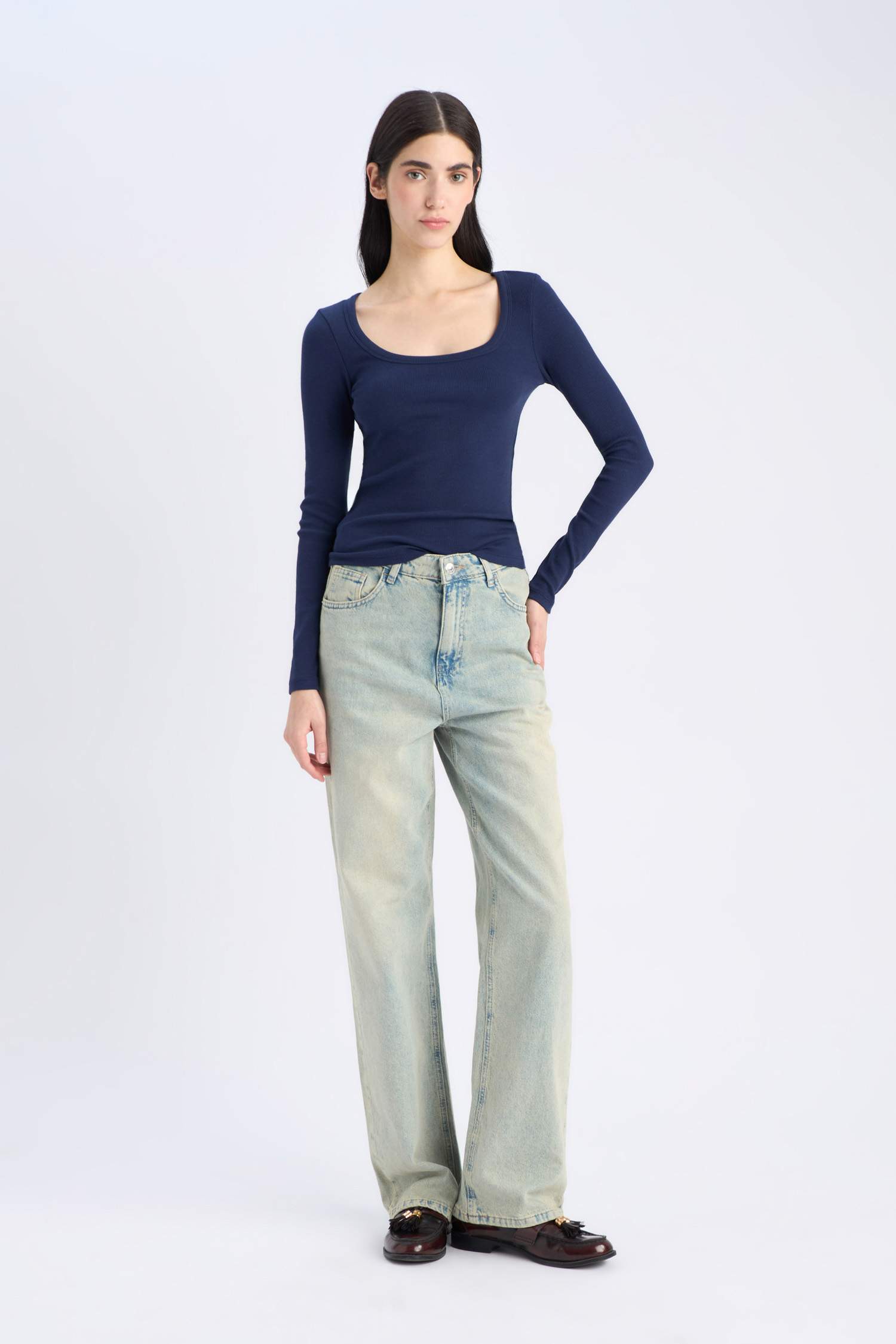 تيشيرت ردن طويل سادة بيزك مضلع سليم فيت