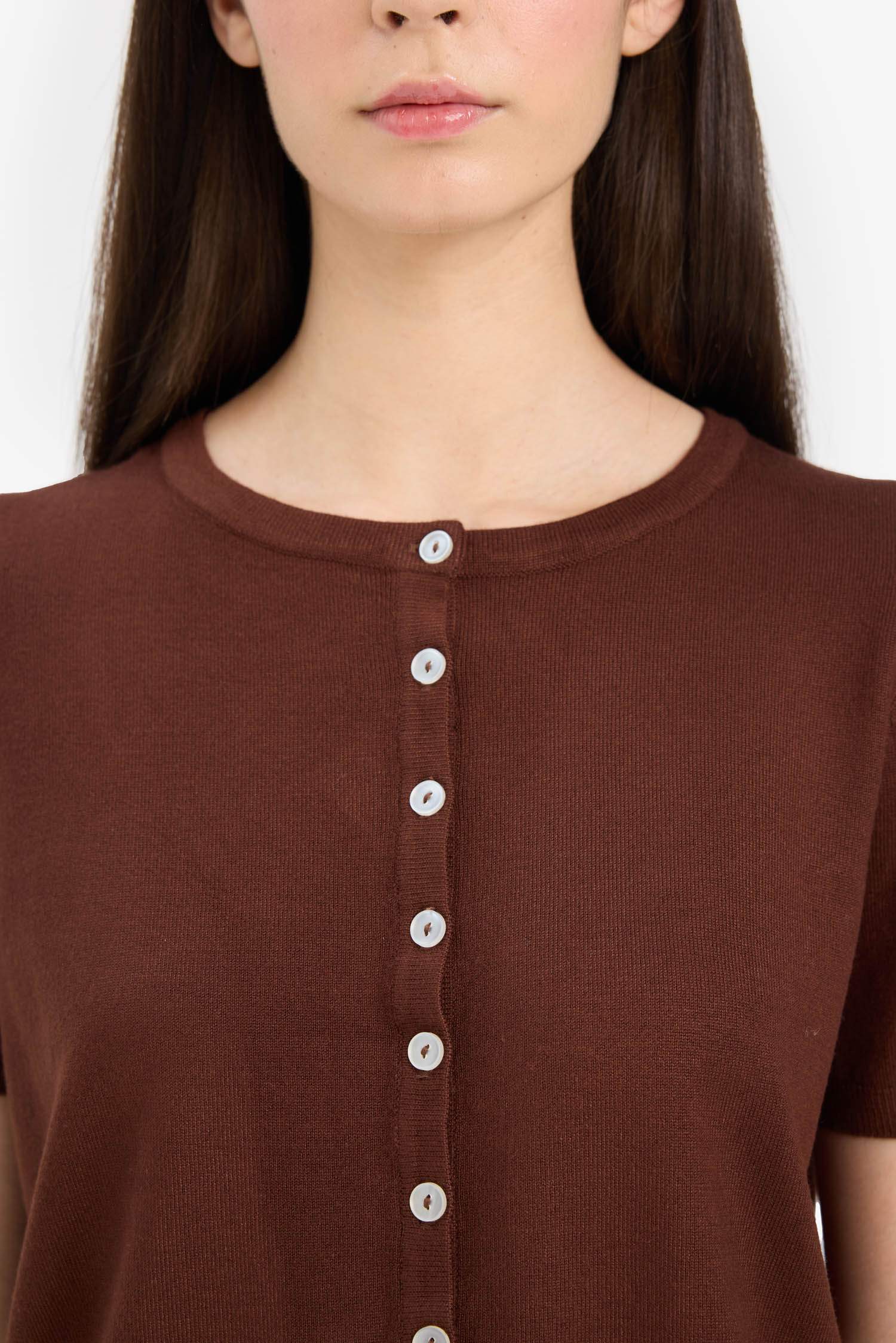 كارديجان نص كم قصة عادية برقبة دائرية وبأزرار