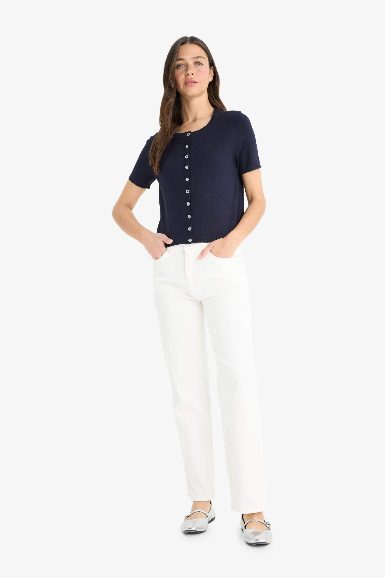 كارديجان تريكو قصة عادية برقبة مستديرة