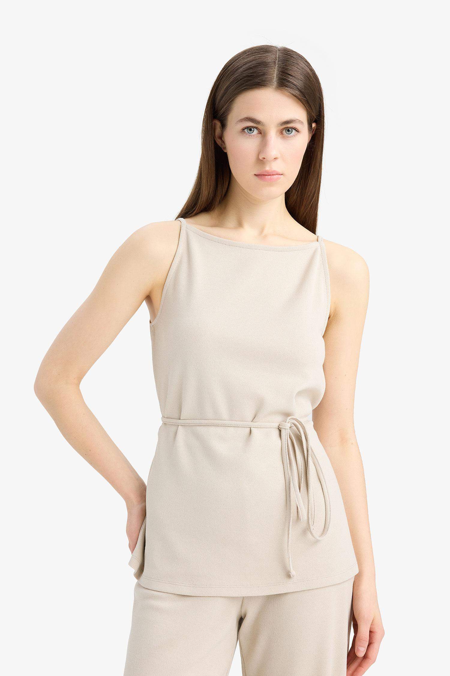 Regular Fit Kayık Yaka Bağcıklı Pike Kolsuz Bluz	